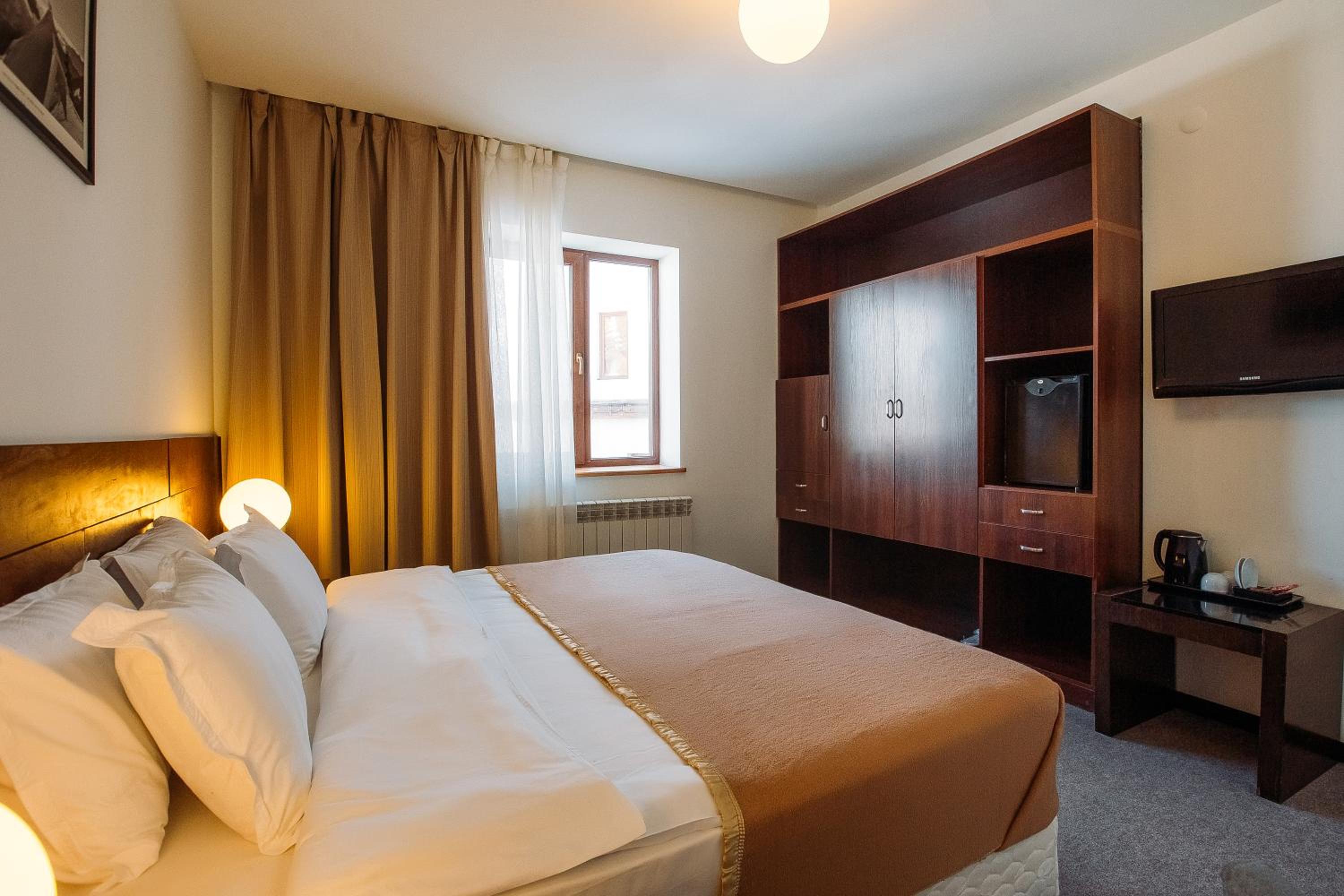 Double or Twin Room with Balcony photo 3