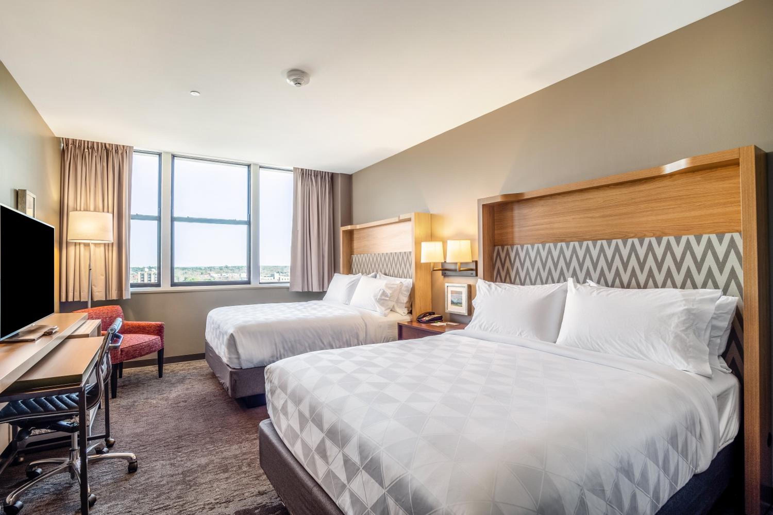 Standard Room with Two Queen Beds - Photo 6