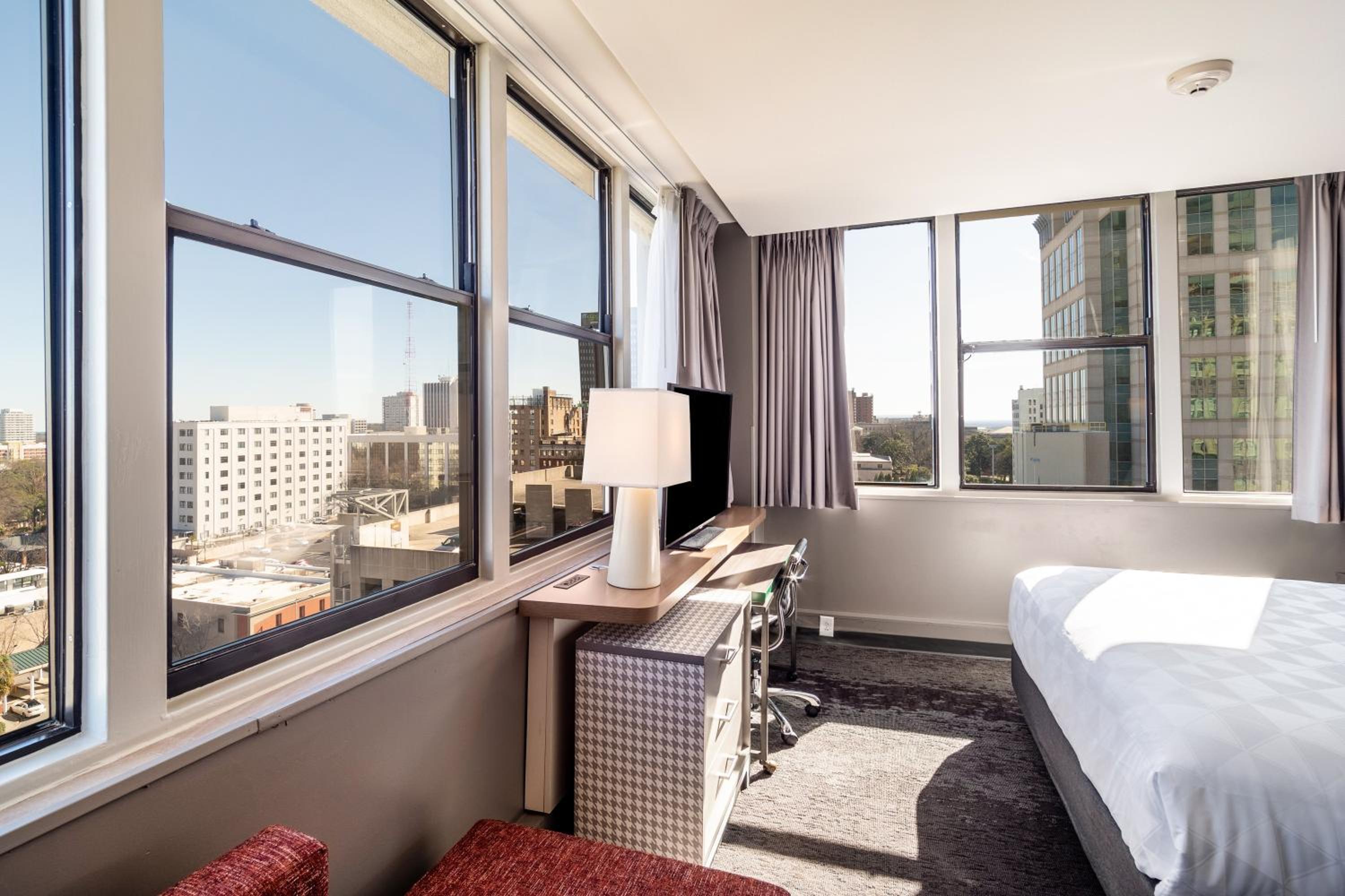 Premium King Room - Photo 5
