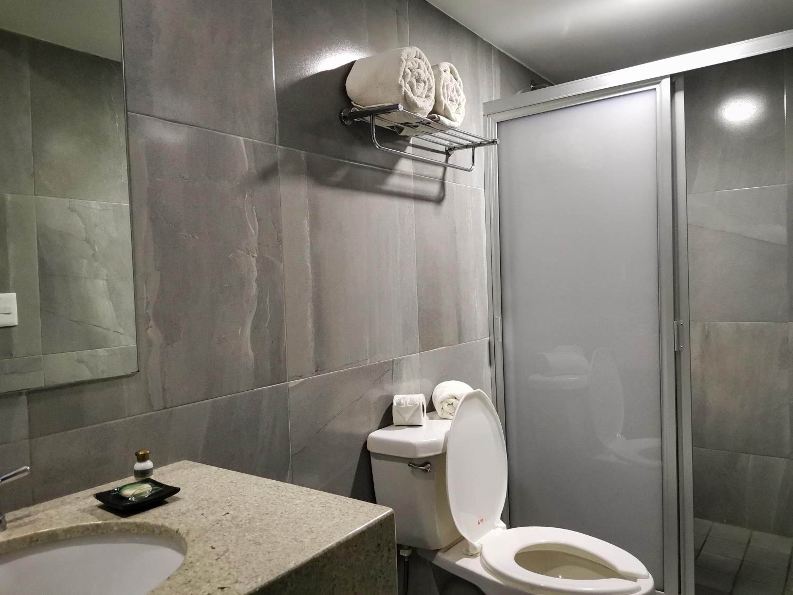 Large Double Room - Photo 4