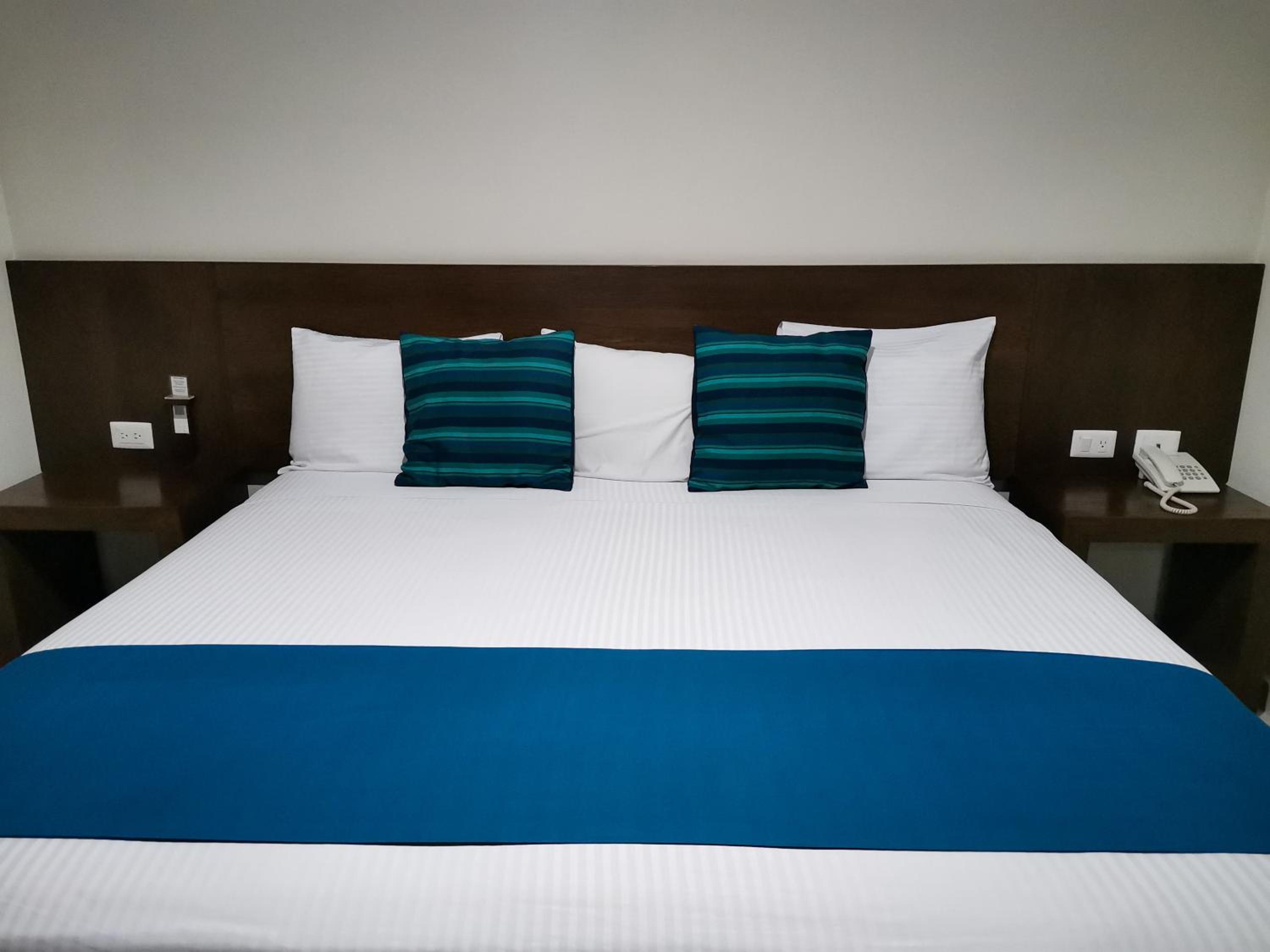 Large Double Room - Photo 2
