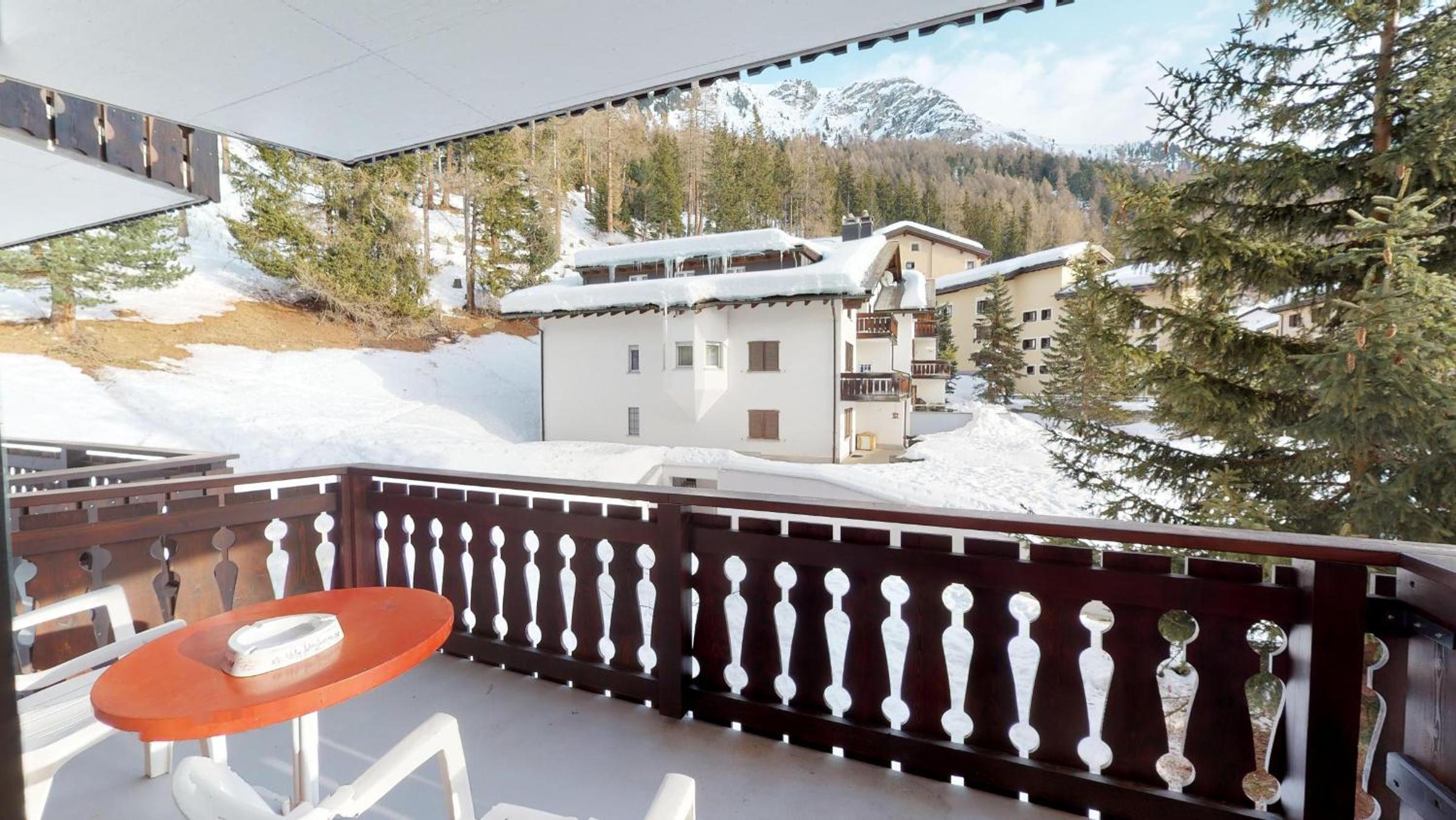 Apartment with Mountain View photo 2