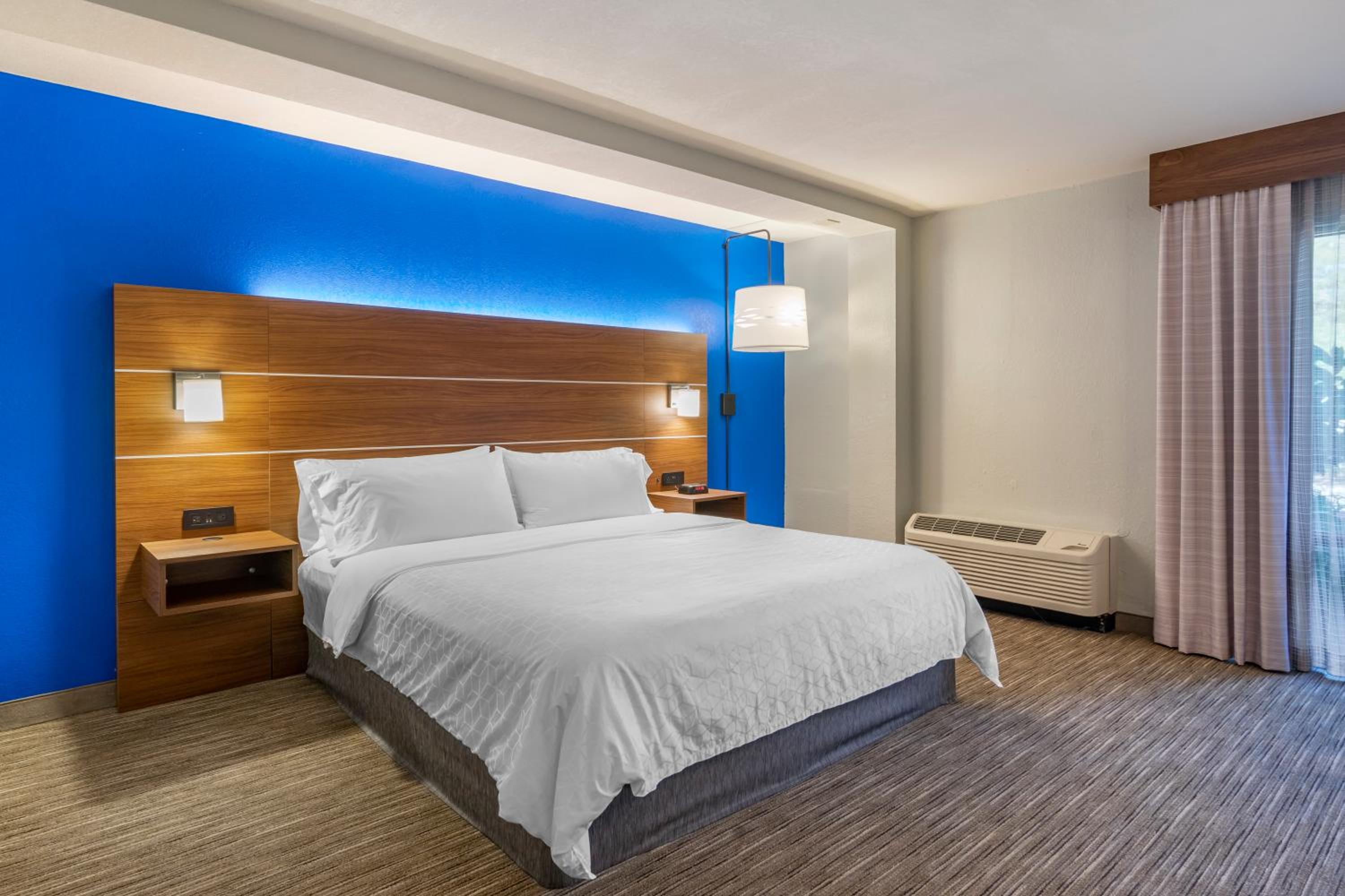 Standard King Room - Photo 4