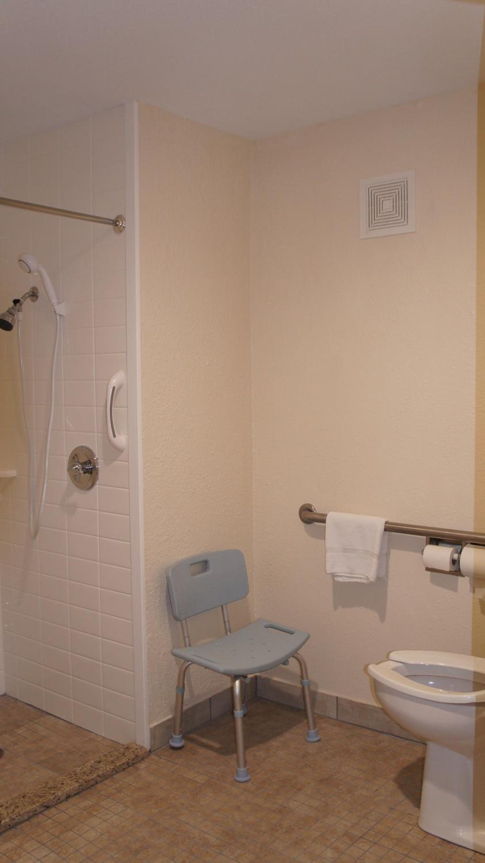 King Room - Mobility Access/Non-Smoking - Photo 4