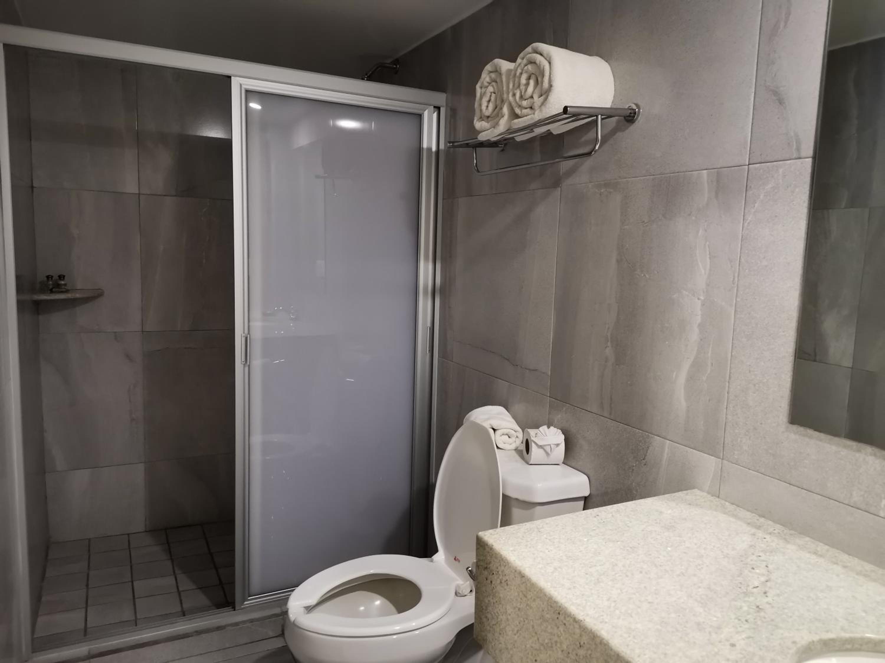 Suite - Photo 2