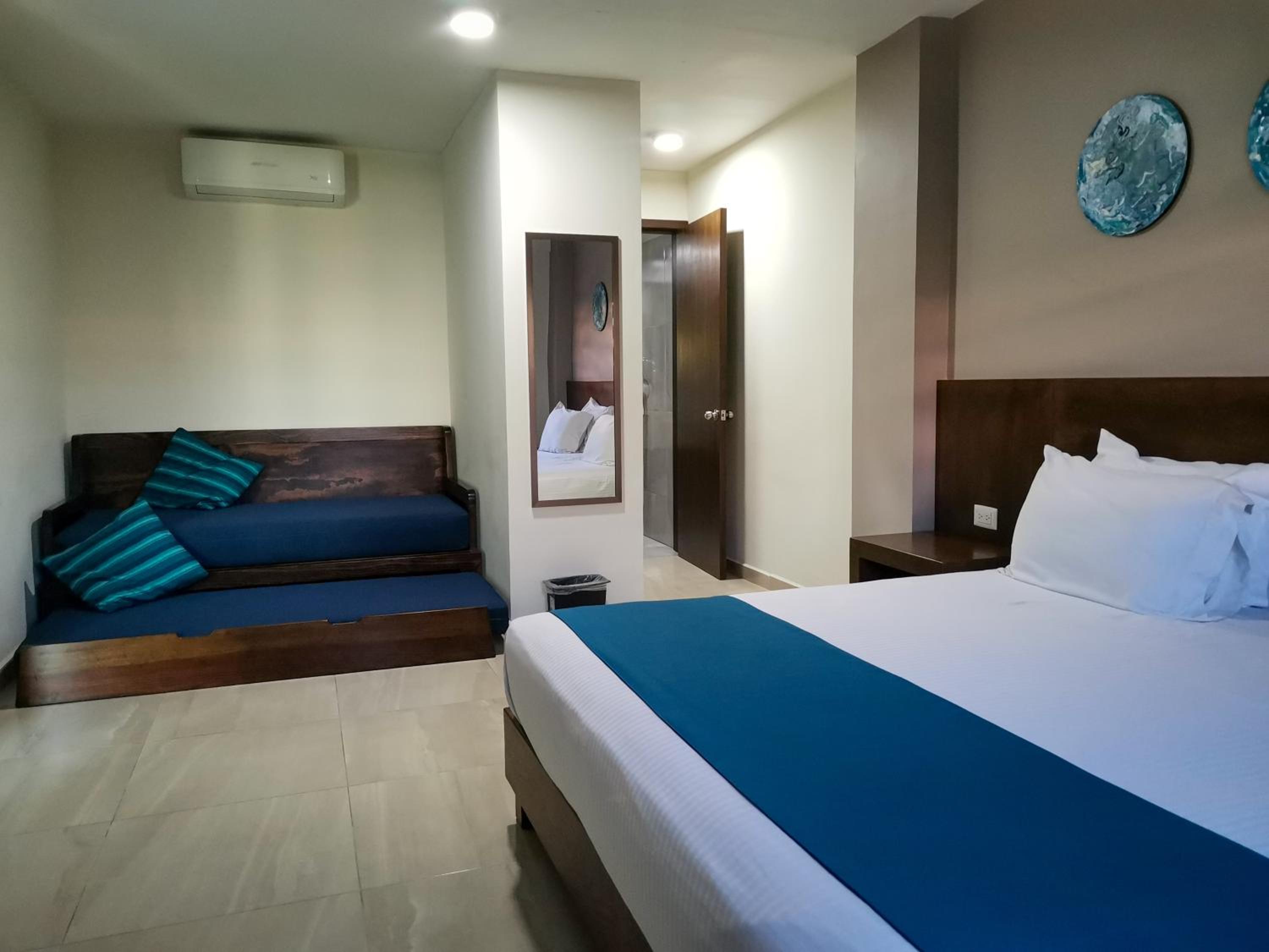 Suite - Photo 1