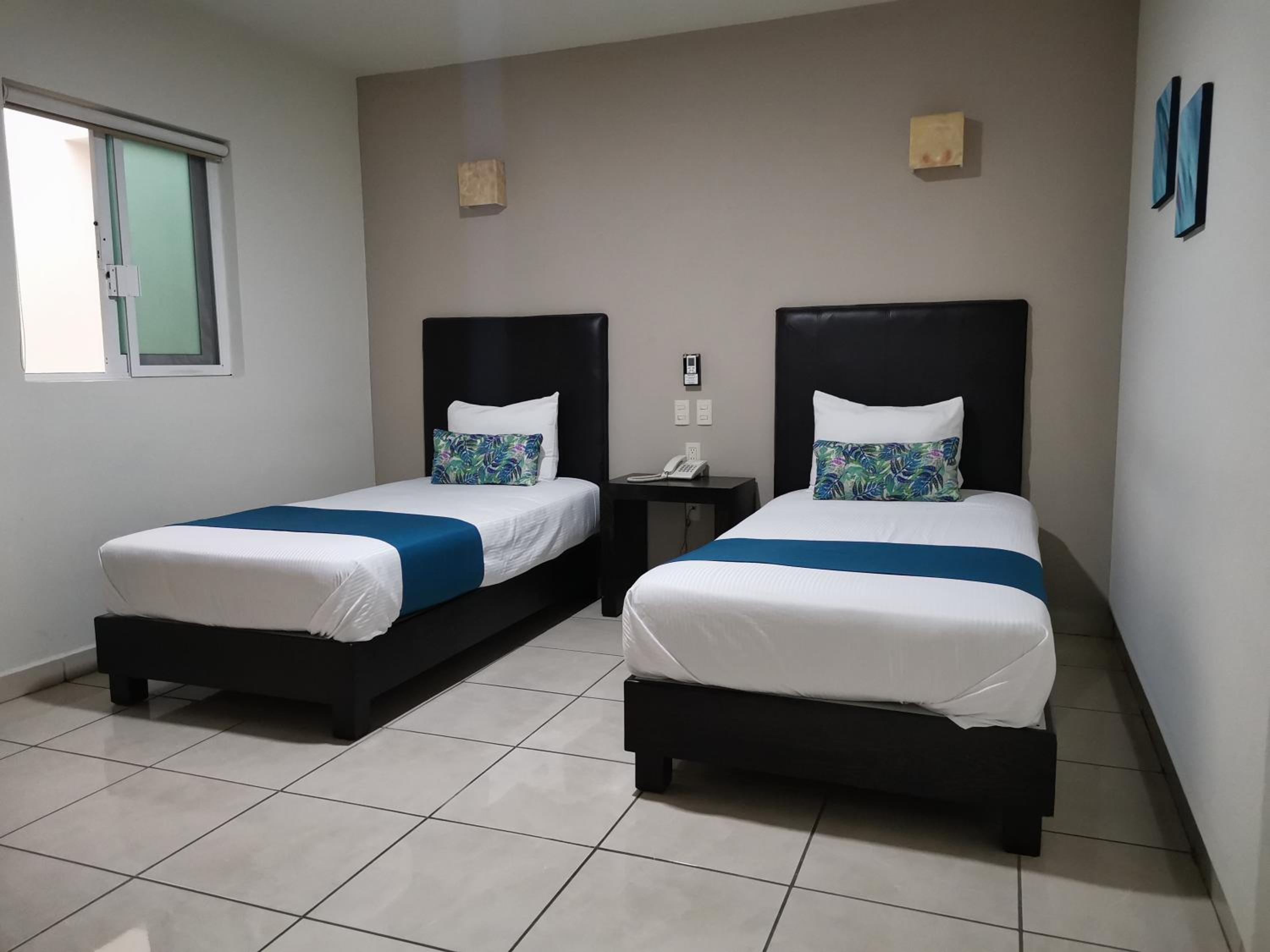 Deluxe Room - Photo 3