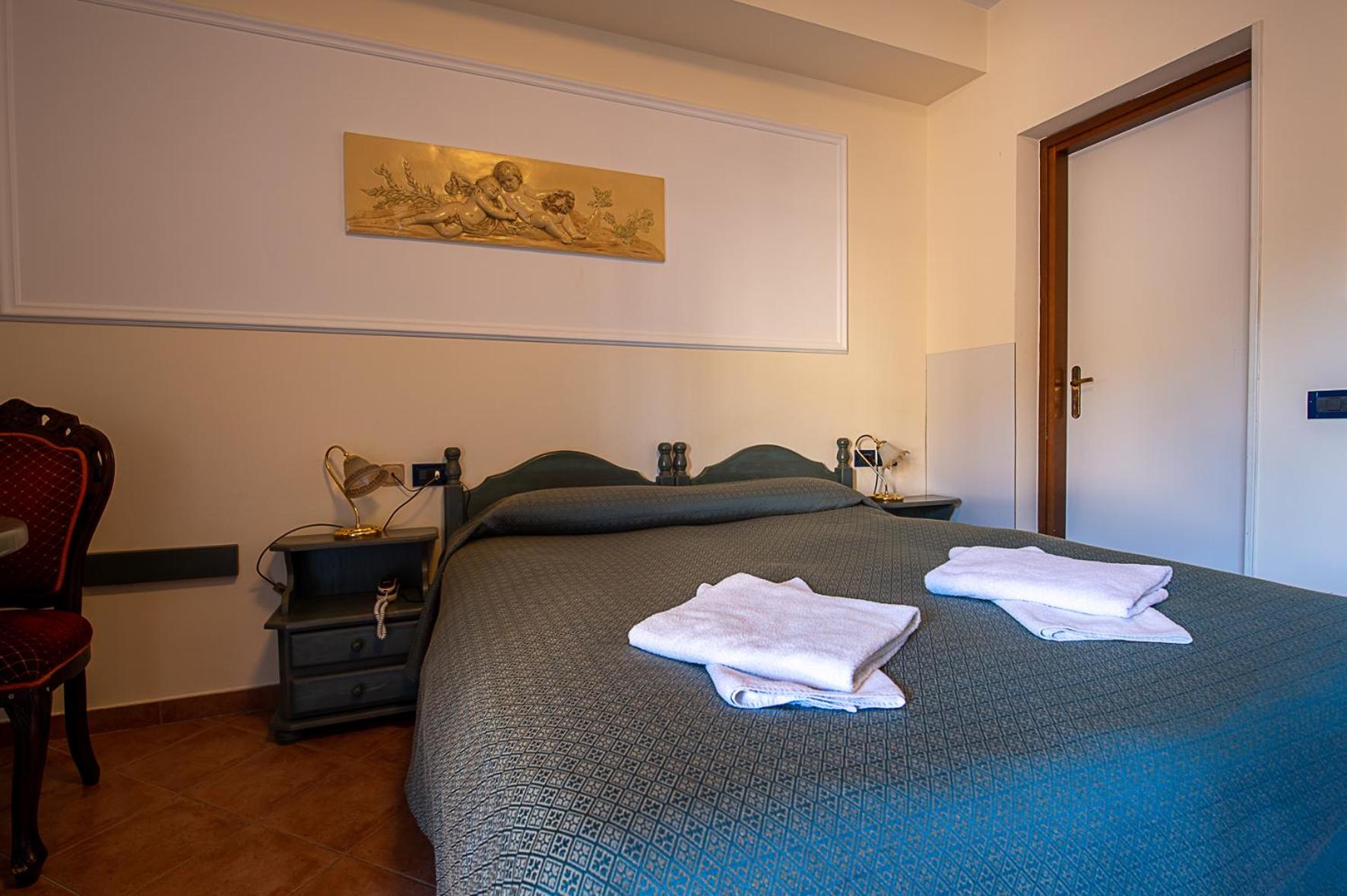 Double Room - Photo 25
