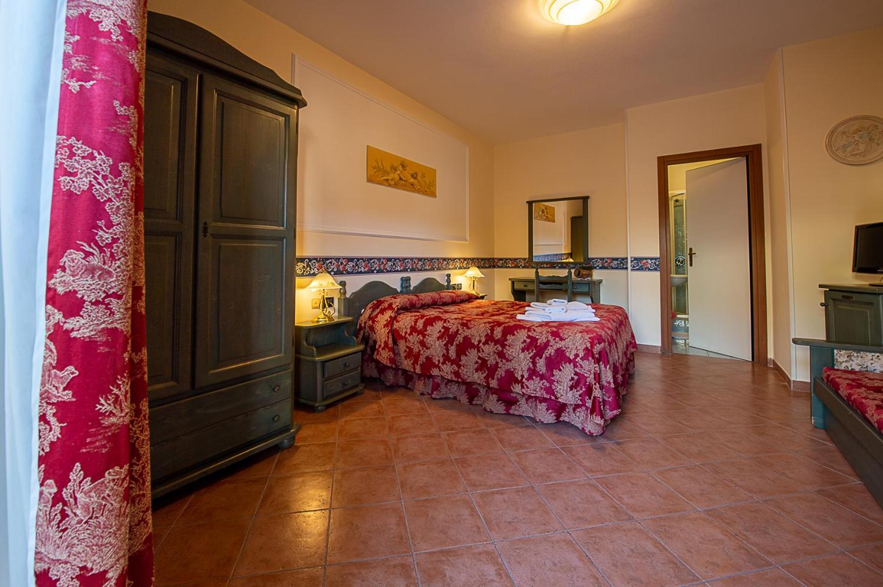 Deluxe King Room - Photo 6