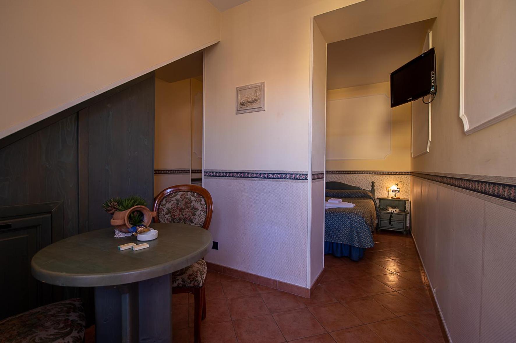 Double Room - Photo 2