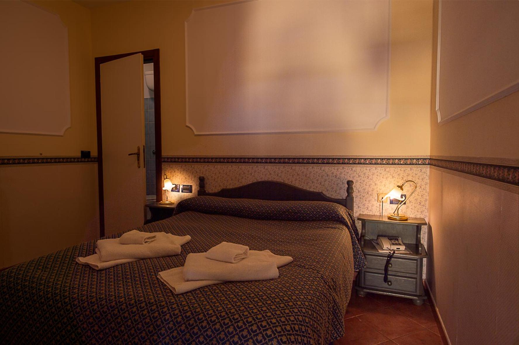 Double Room - Photo 17