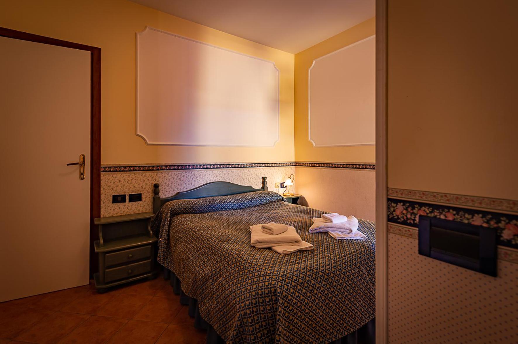 Double Room - Photo 16