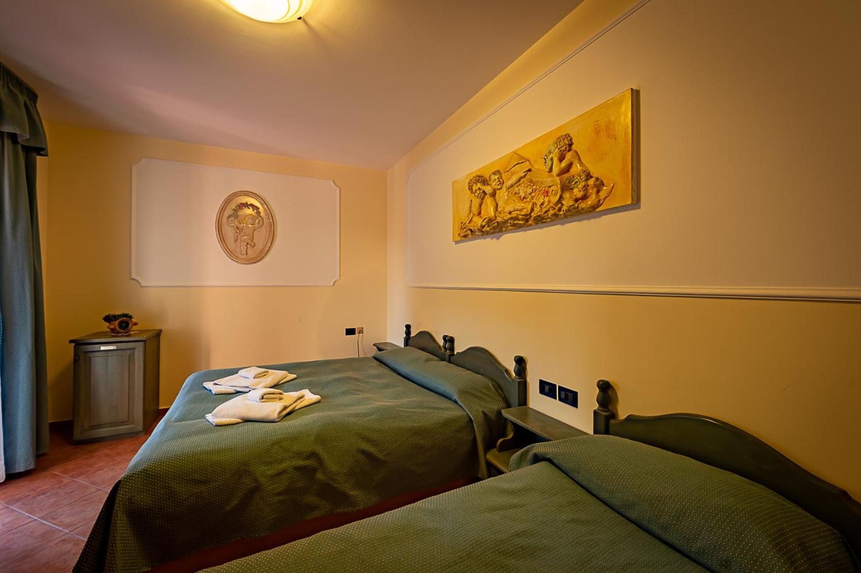 Triple Room - Photo 13