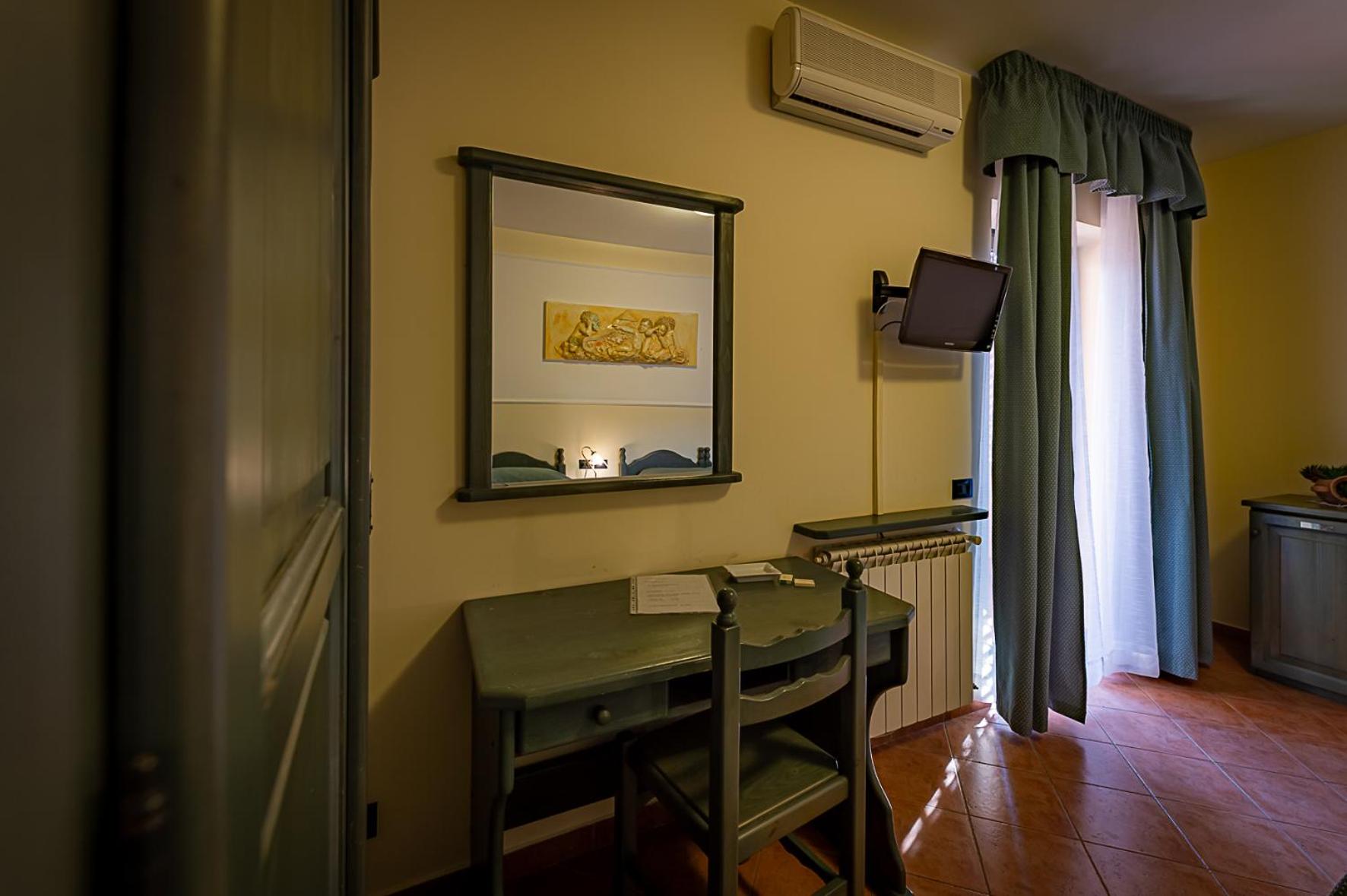 Triple Room - Photo 11