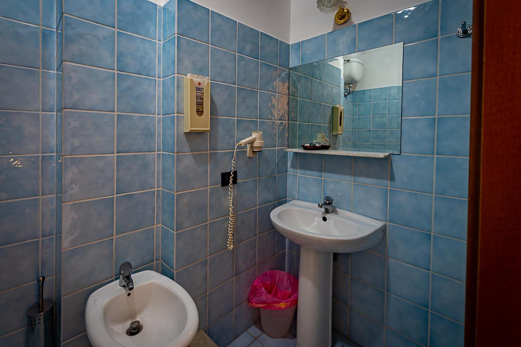 Triple Room - Photo 5