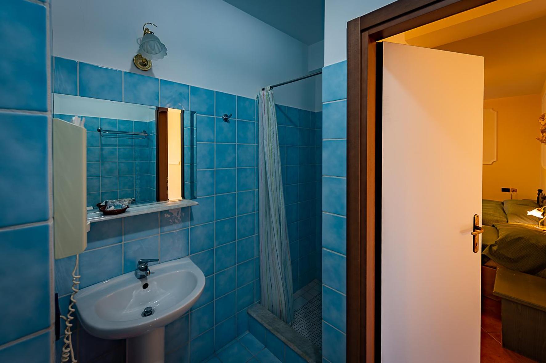 Triple Room - Photo 6