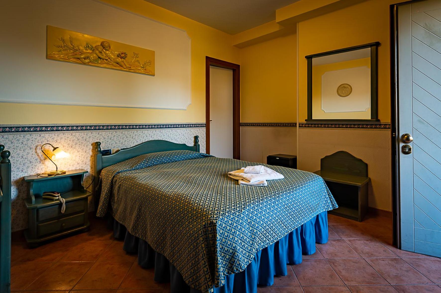 Double Room - Photo 11
