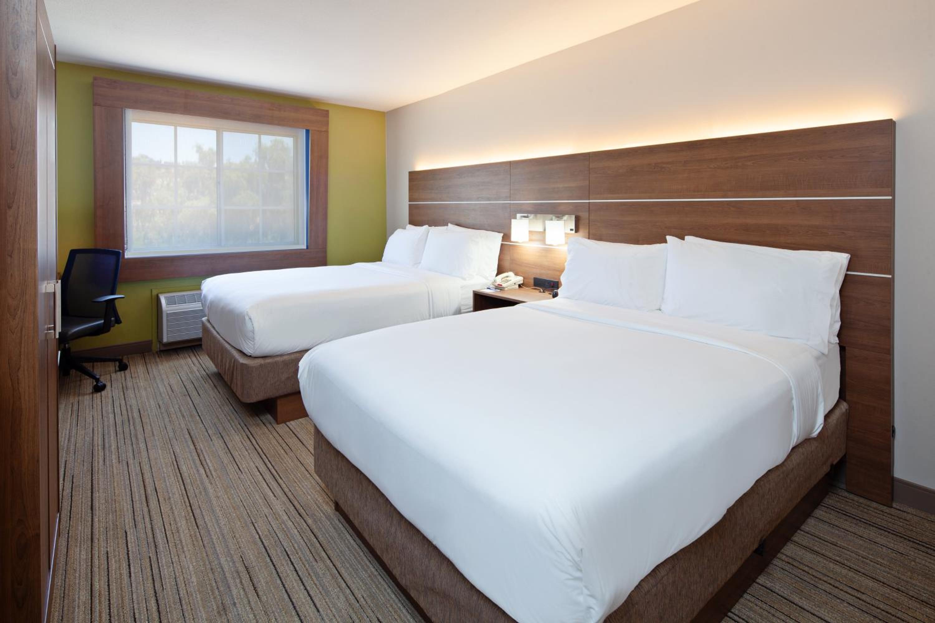 Standard Double Room with Two Double Beds - Photo 3