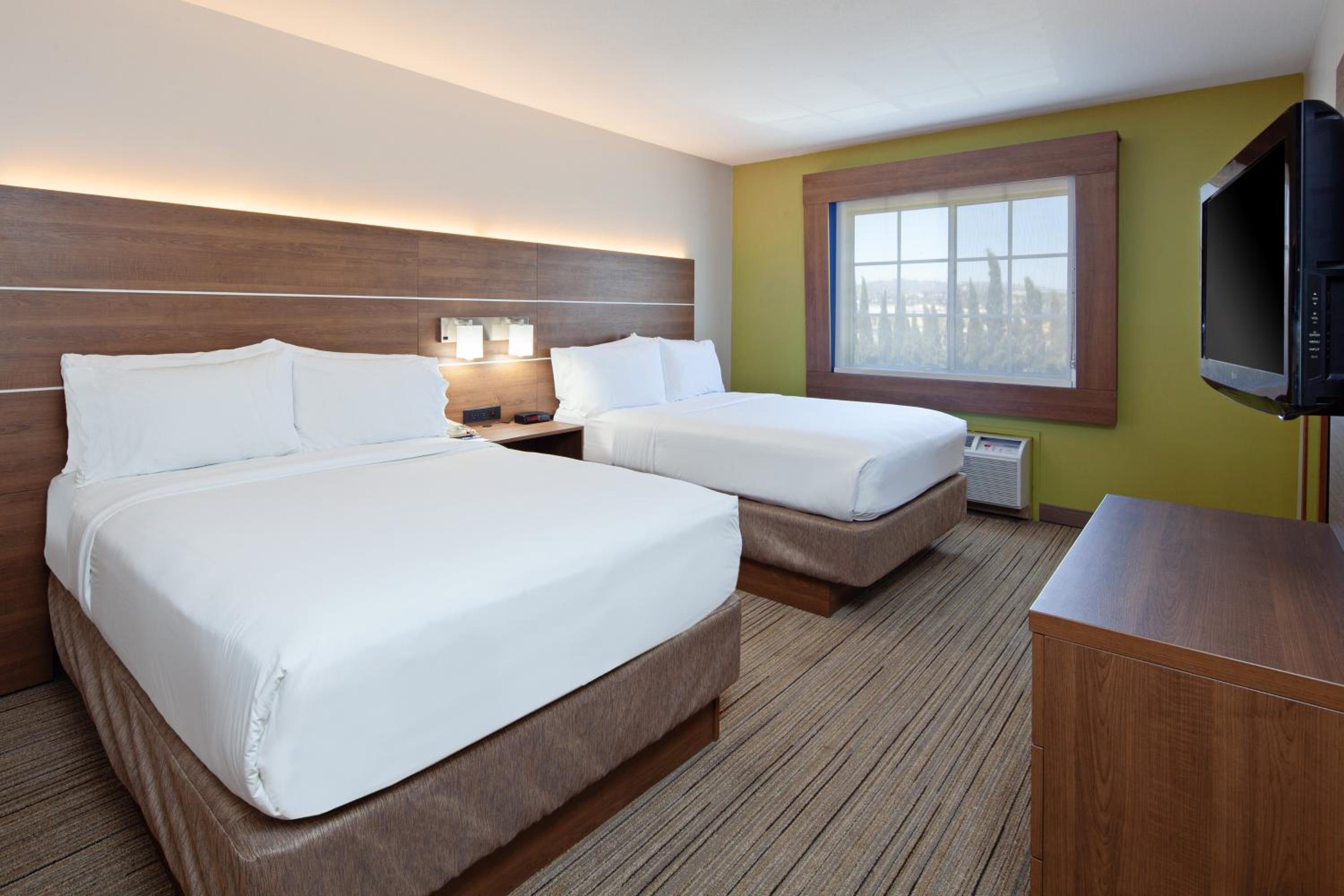 One-Bedroom Double Suite - Non-Smoking photo 2
