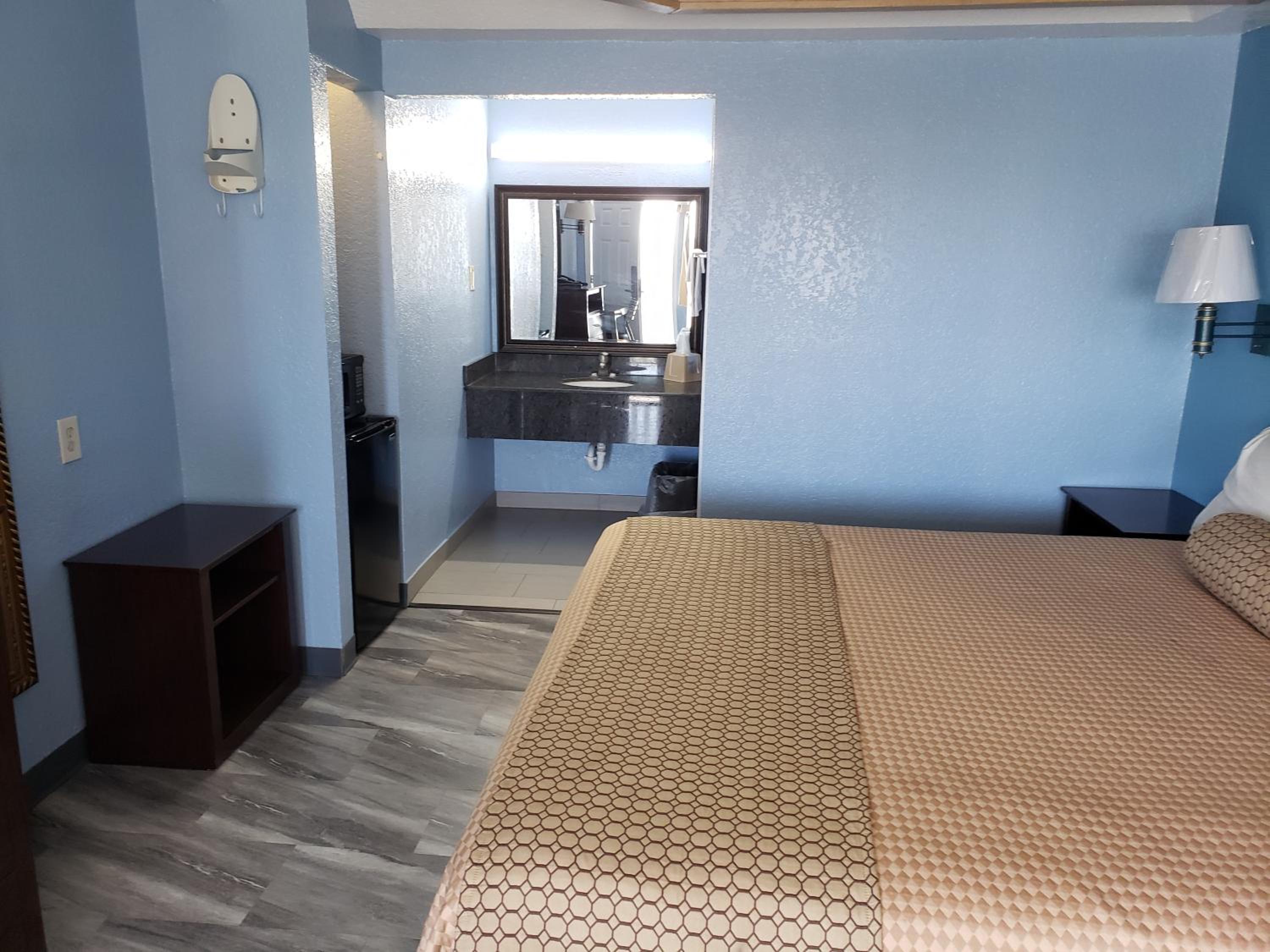 Deluxe King Room - Photo 3
