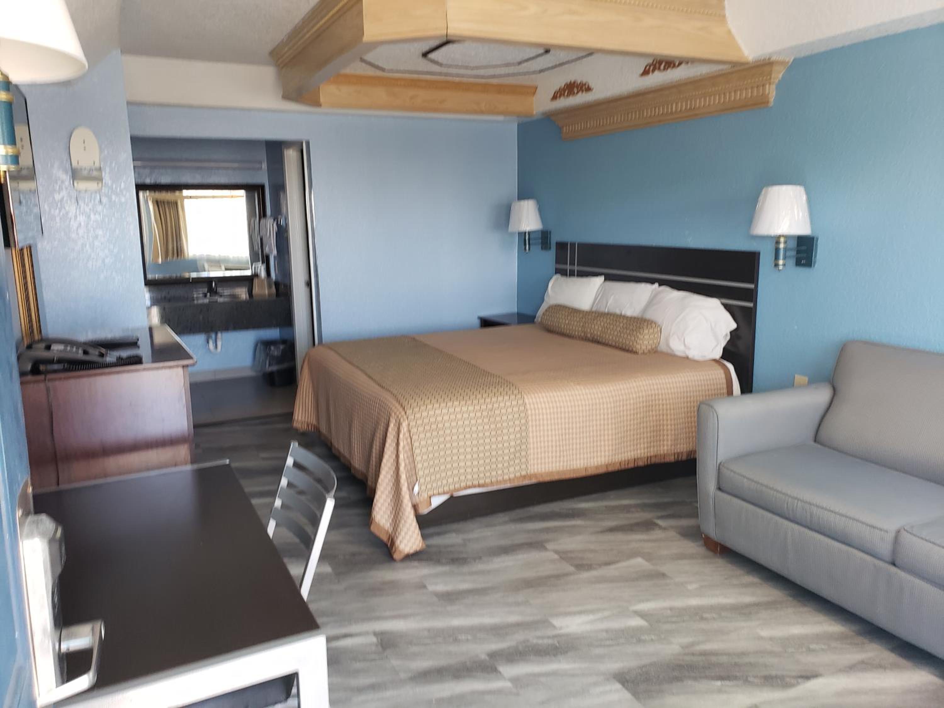 Deluxe King Room - Photo 1