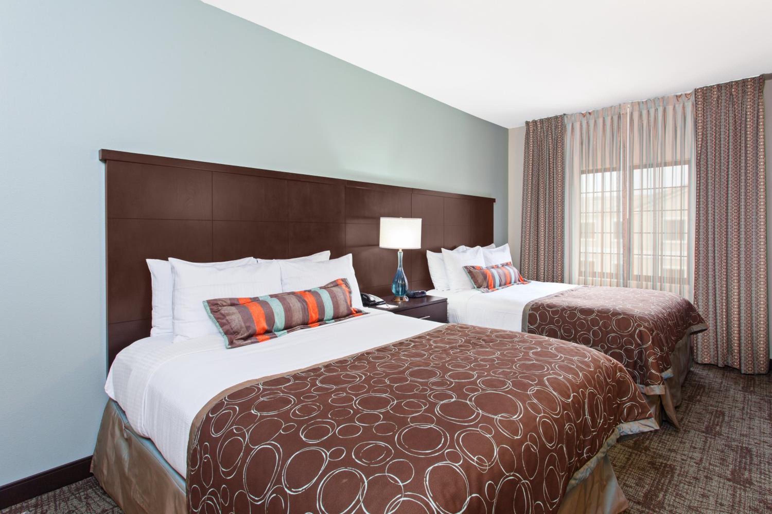 One-Bedroom Queen Suite