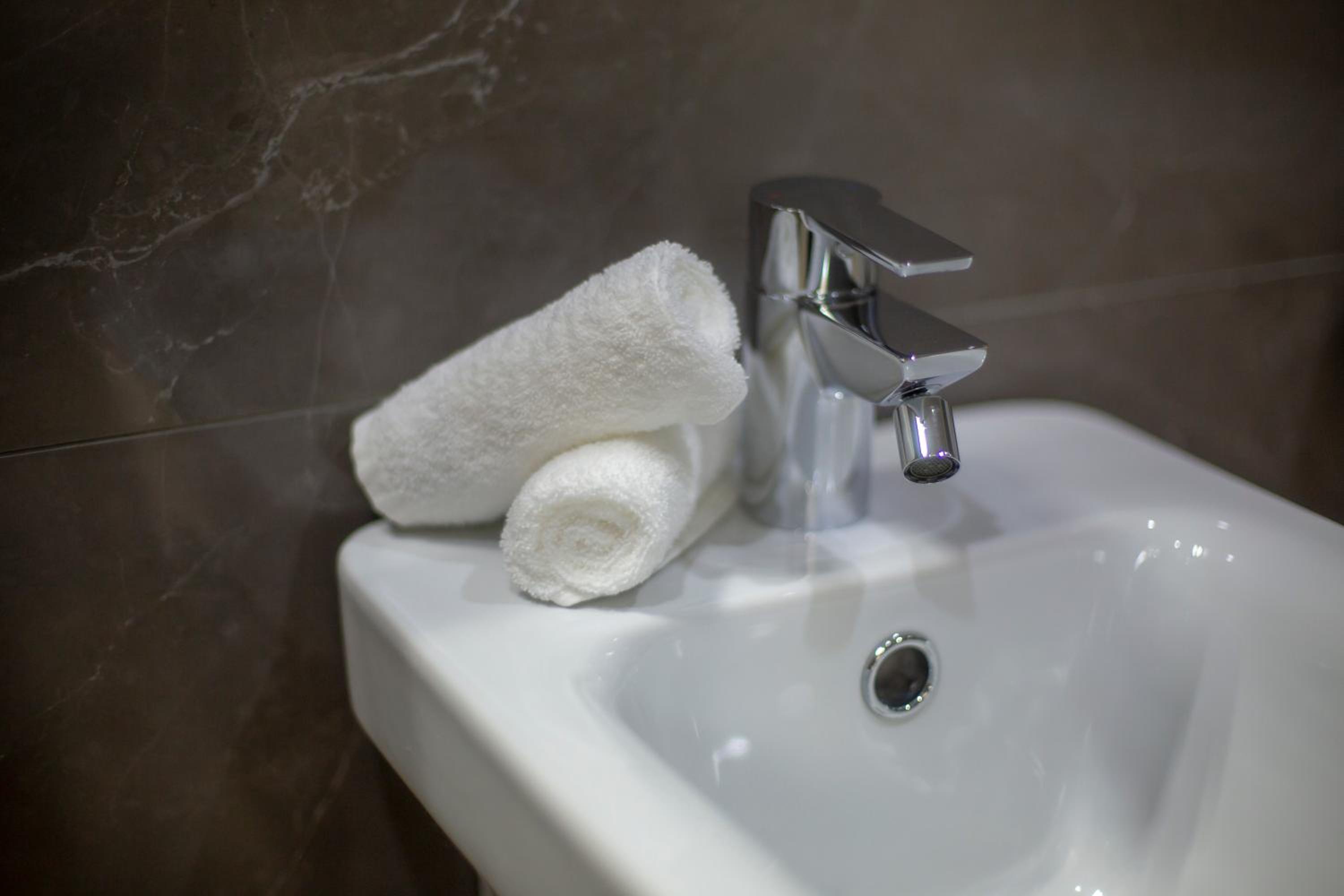 Deluxe Double or Twin Room - Photo 2