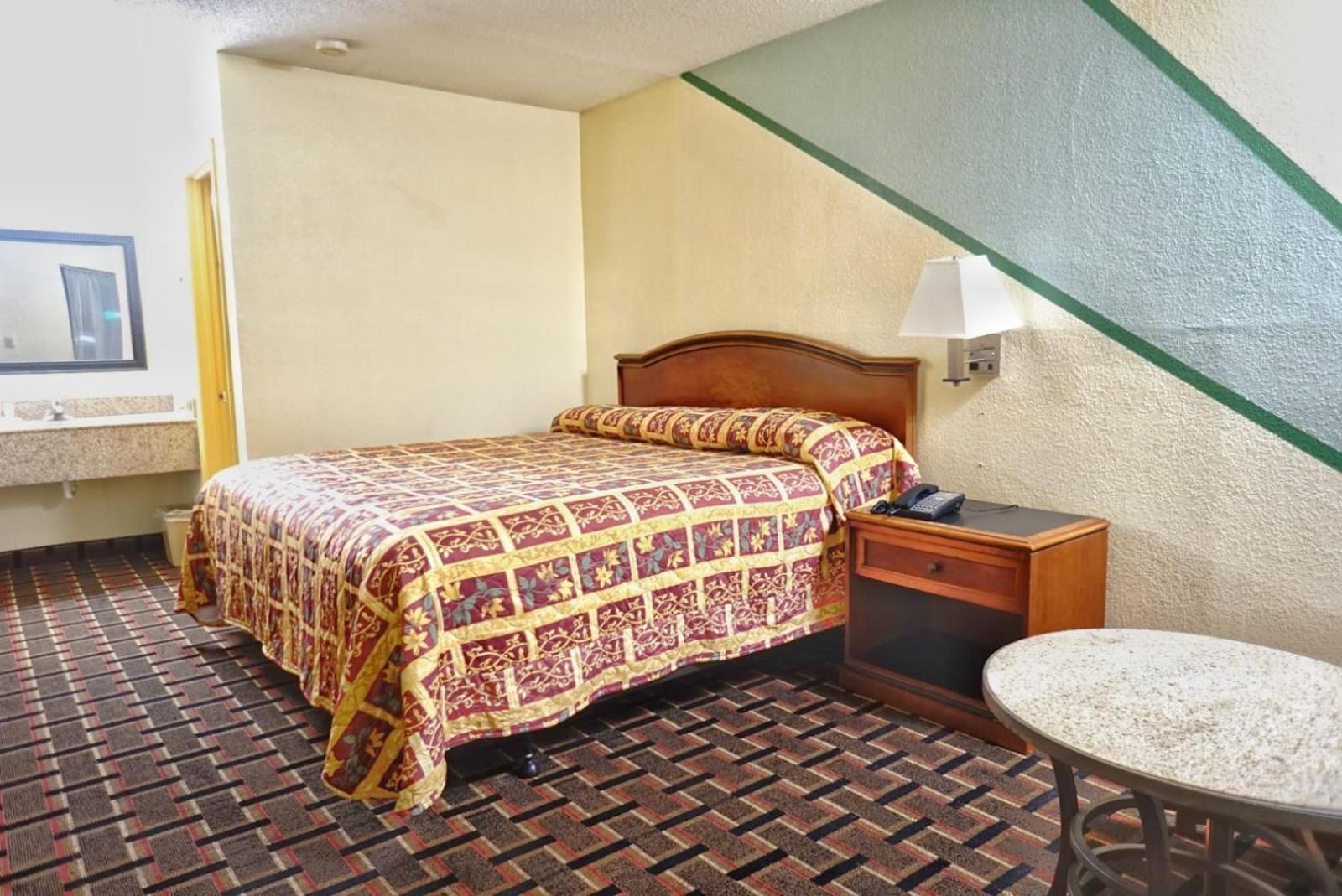  King Room - Non-Smoking  - Photo 1