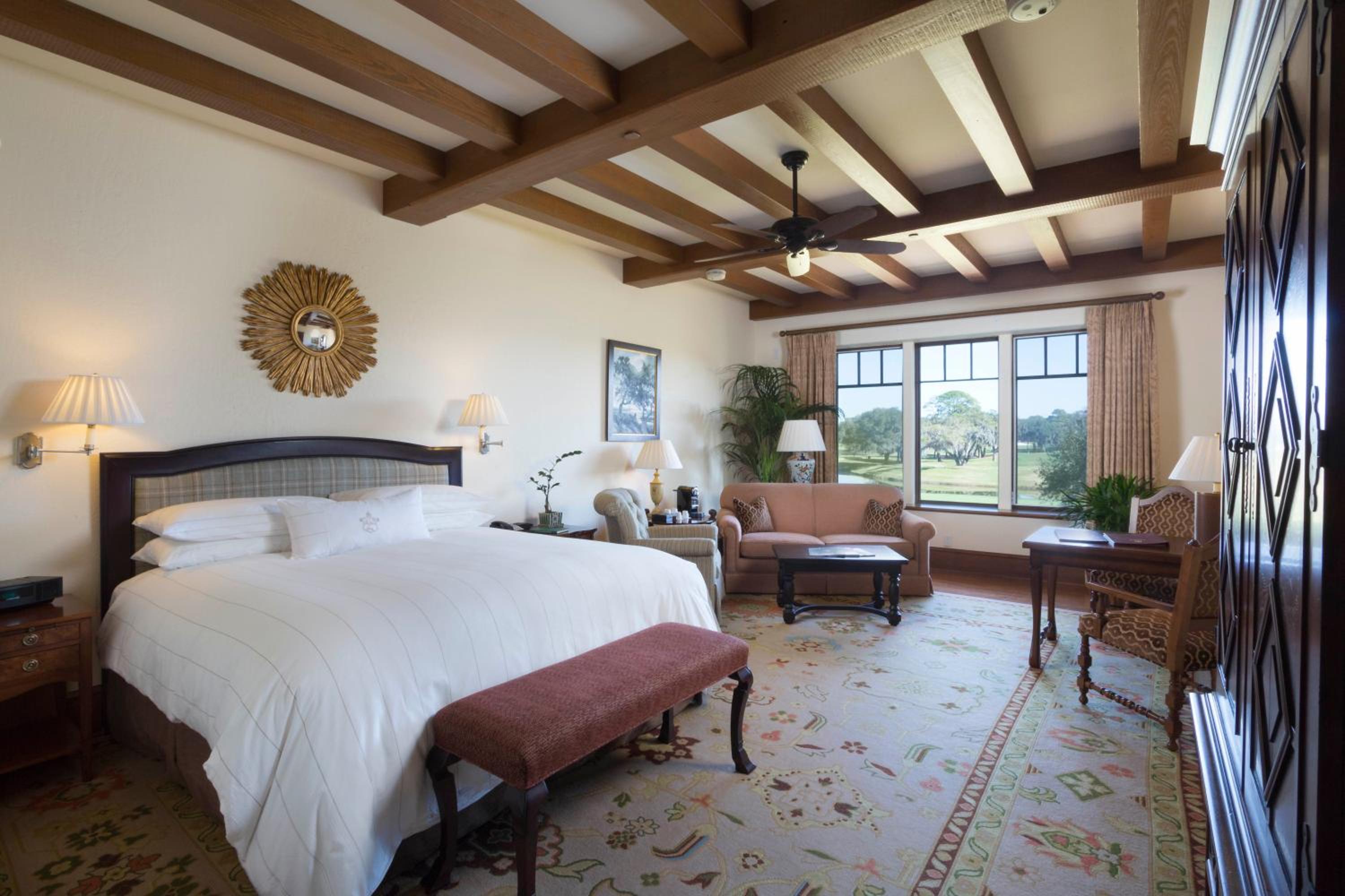 Golf Course View Room - King Bed photo 1