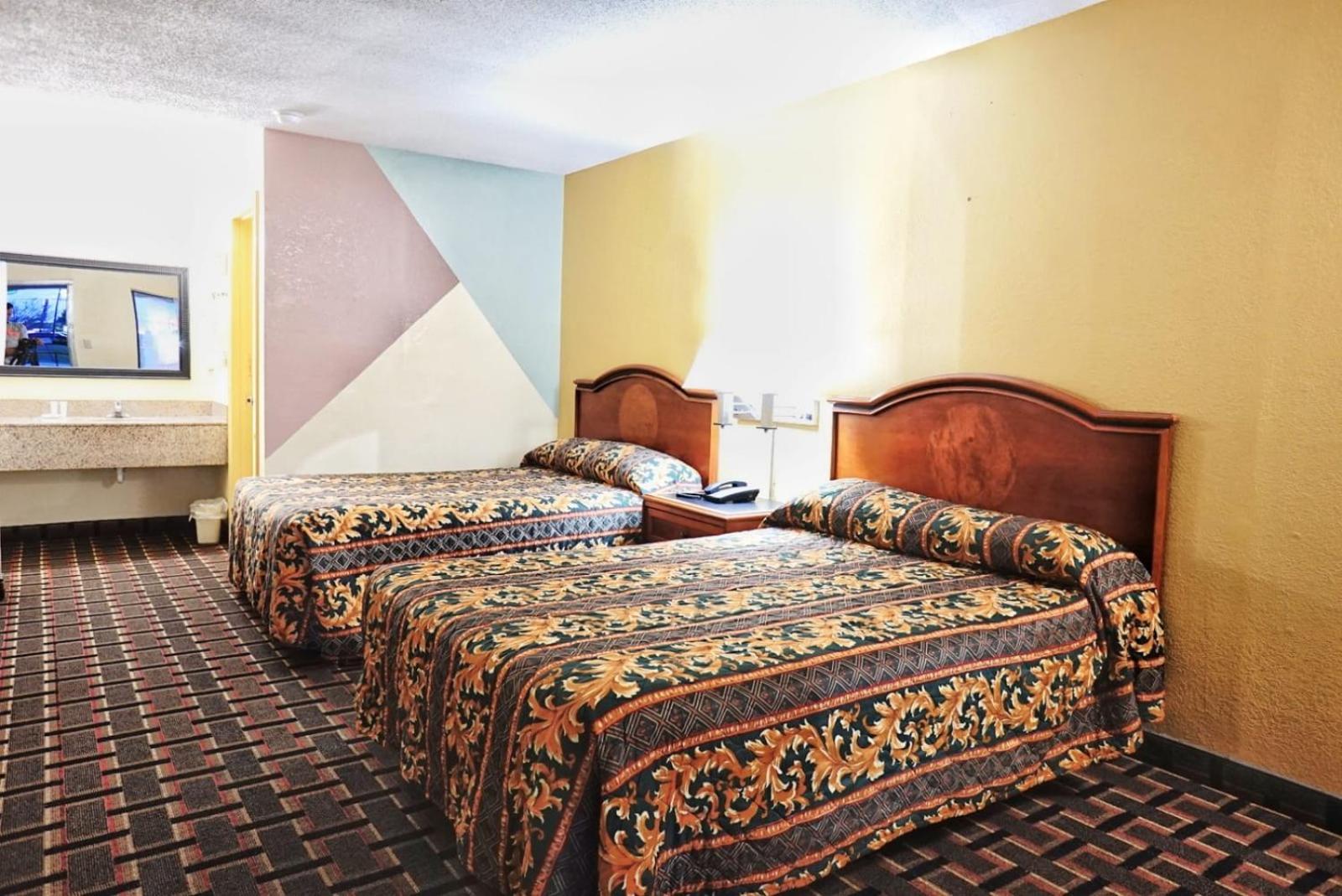 Double Room with Two Double Beds - Non-Smoking - Photo 3