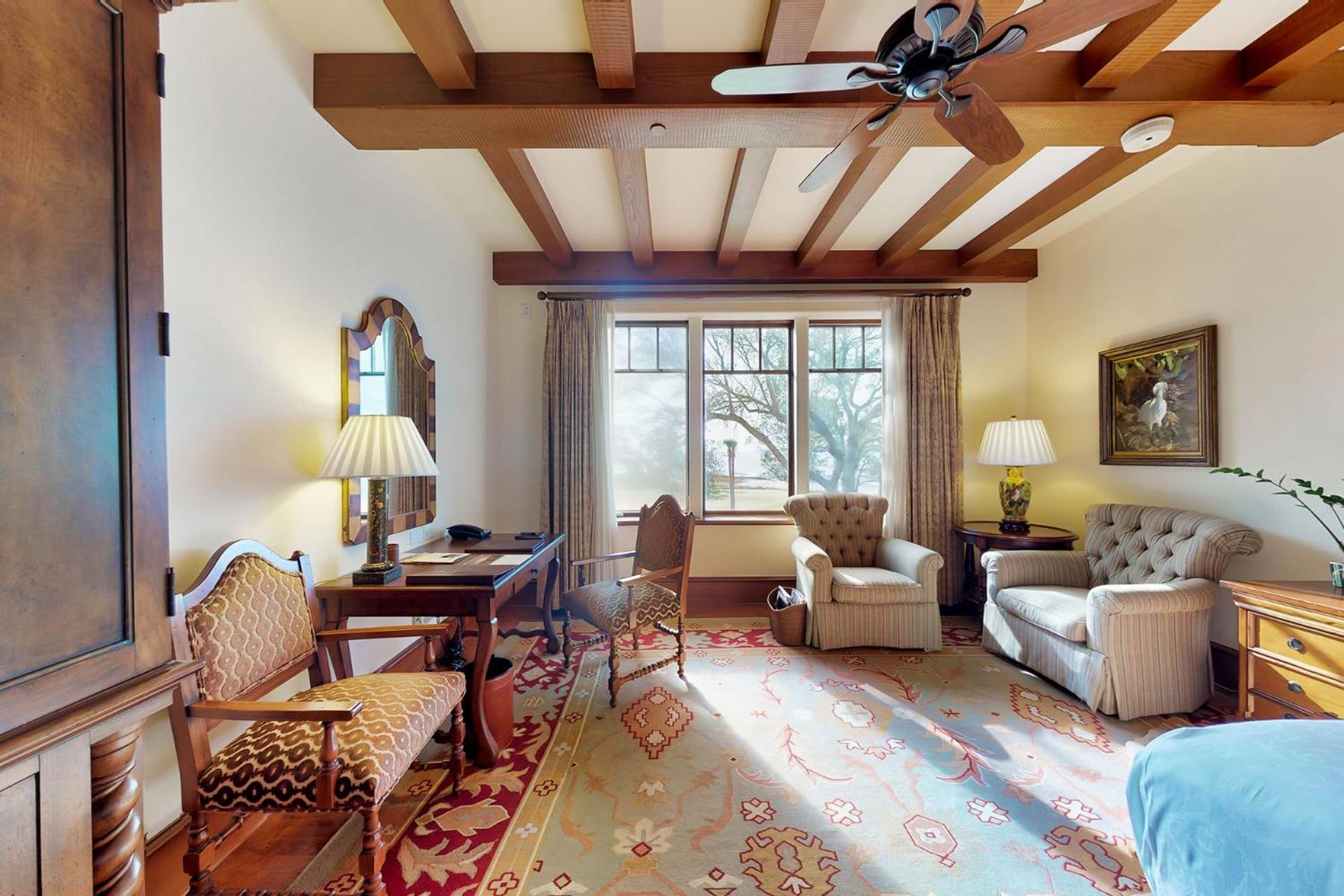 Superior King Suite photo 2