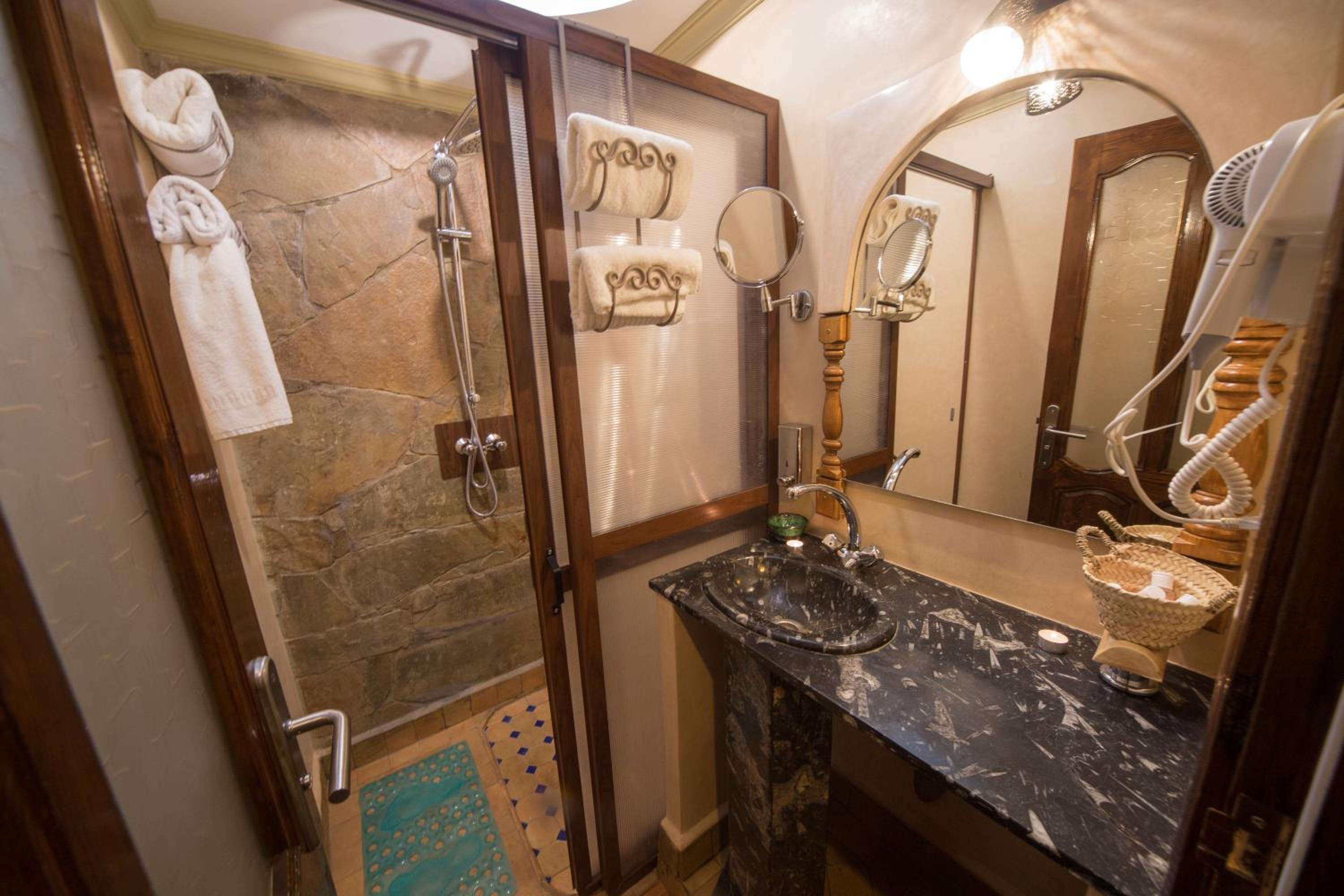 Superior Double or Twin Room - Photo 9