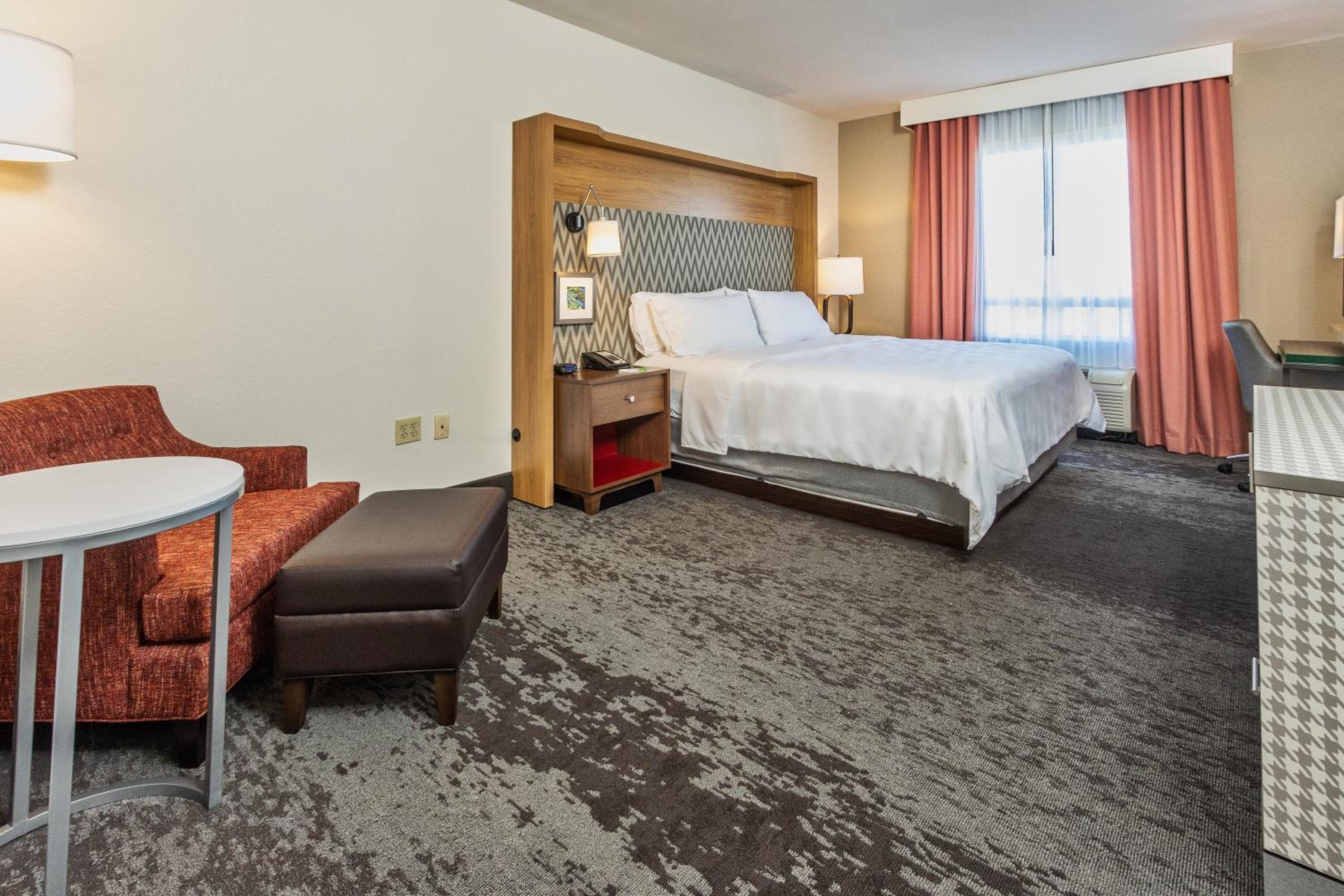 Standard King Room - Non-Smoking  - Photo 3
