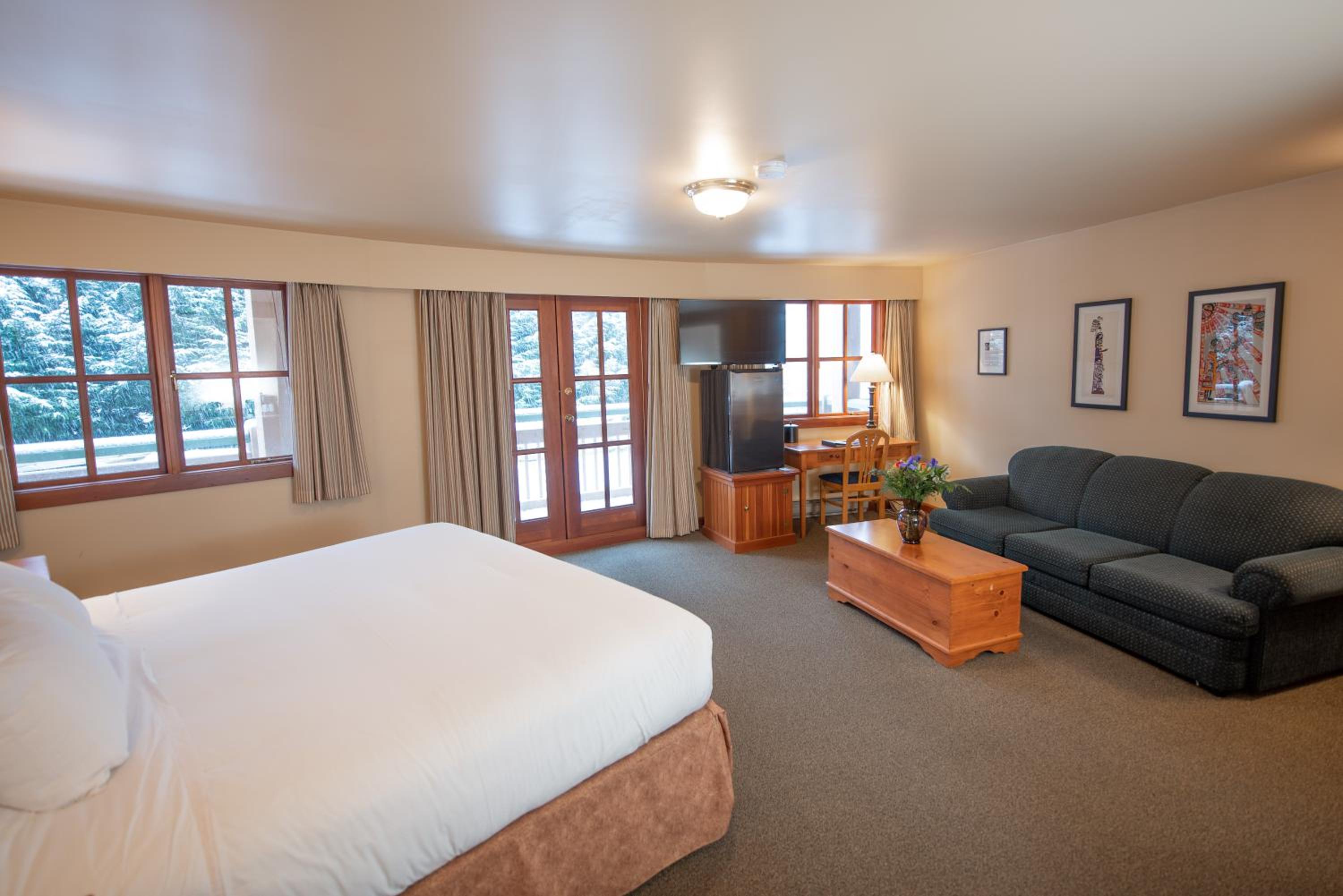 King Room With Garden View - Non-Smoking - Photo 3