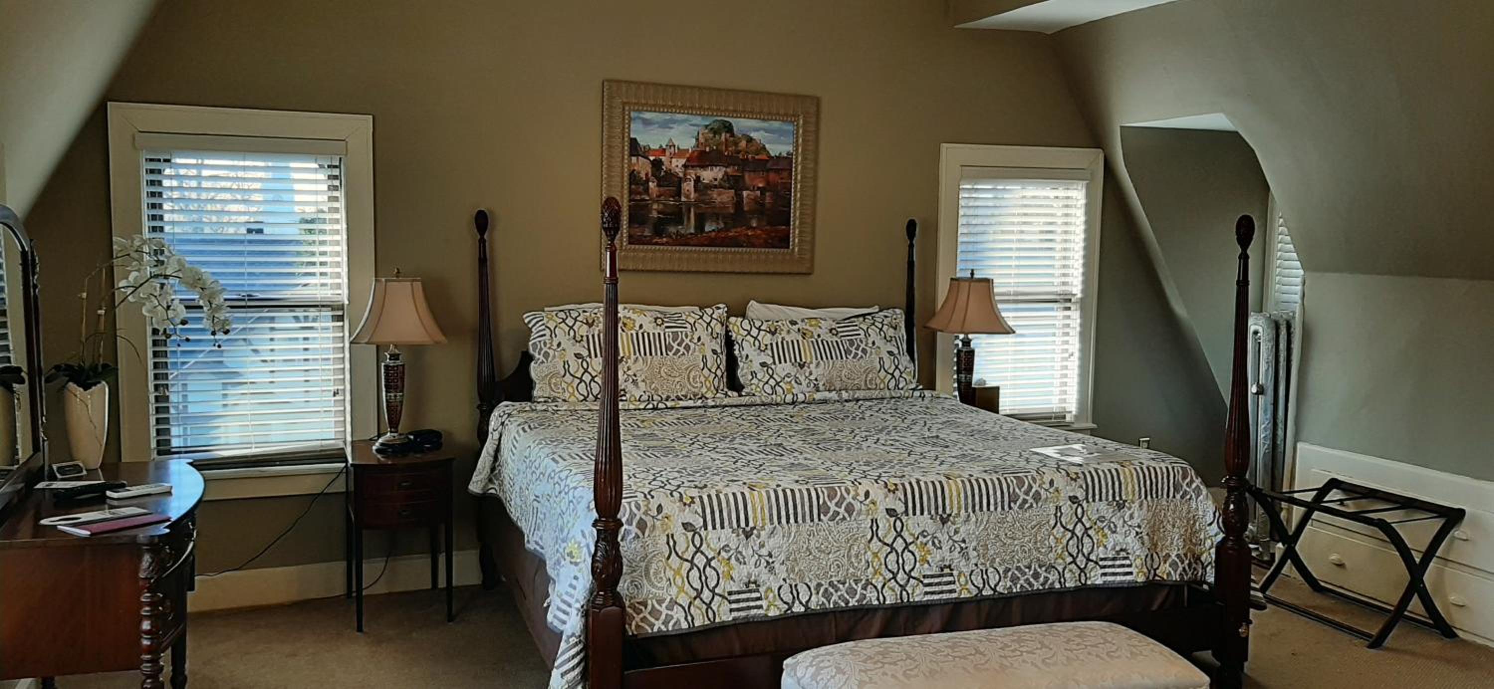 Luxury King Room - Photo 2