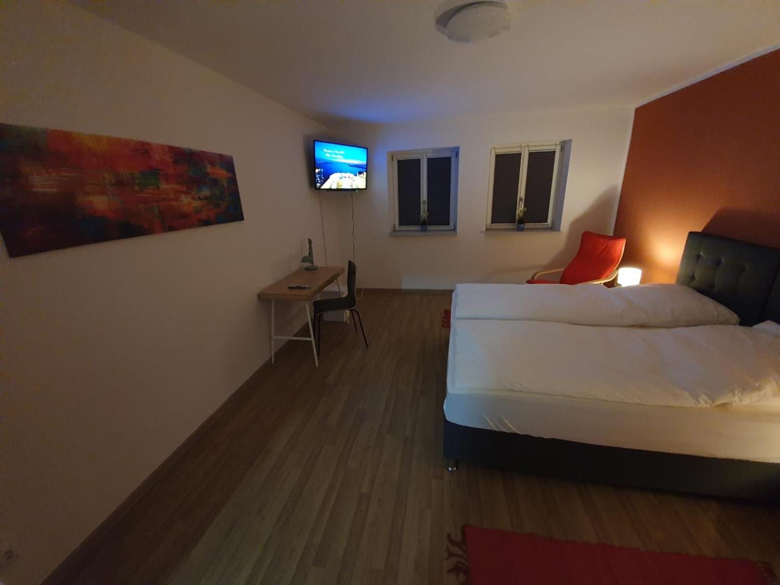 Double Room with Shared Bathroom photo 2