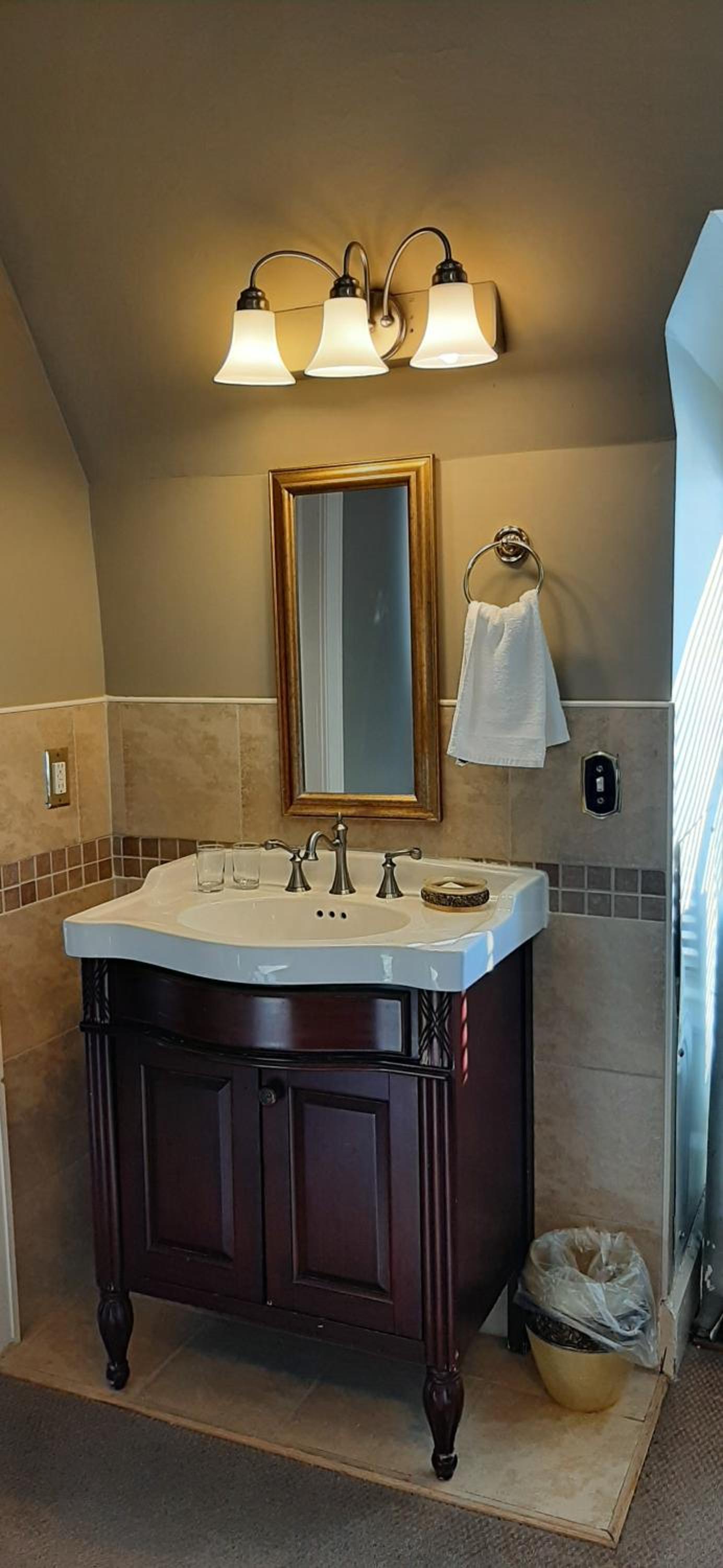 Luxury King Room - Photo 4