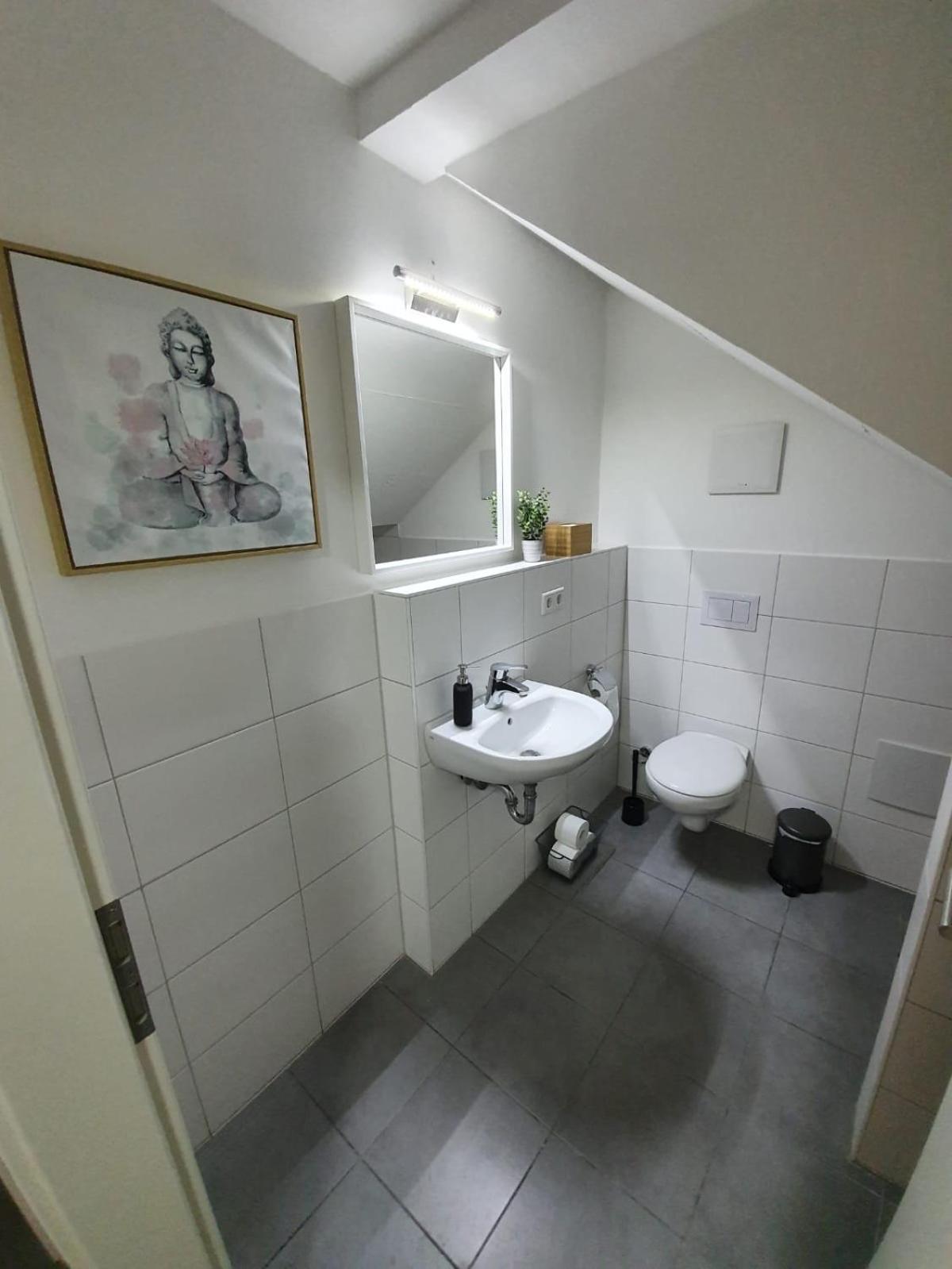 Single Room with Shared Bathroom photo 3