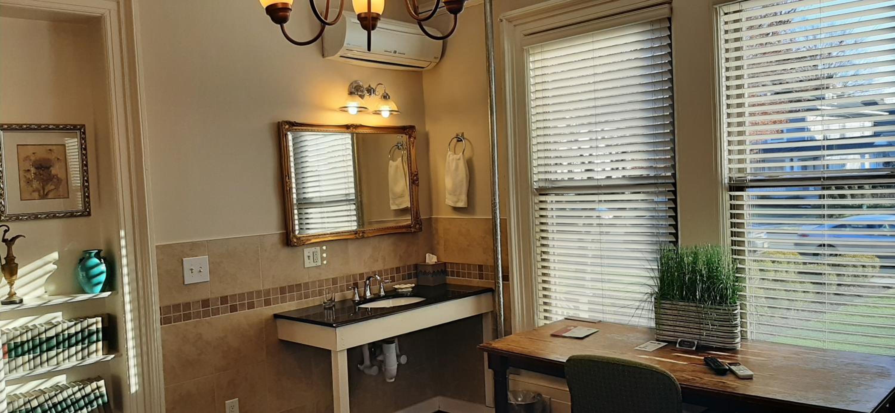 DeBary Inn, Fotografia 6