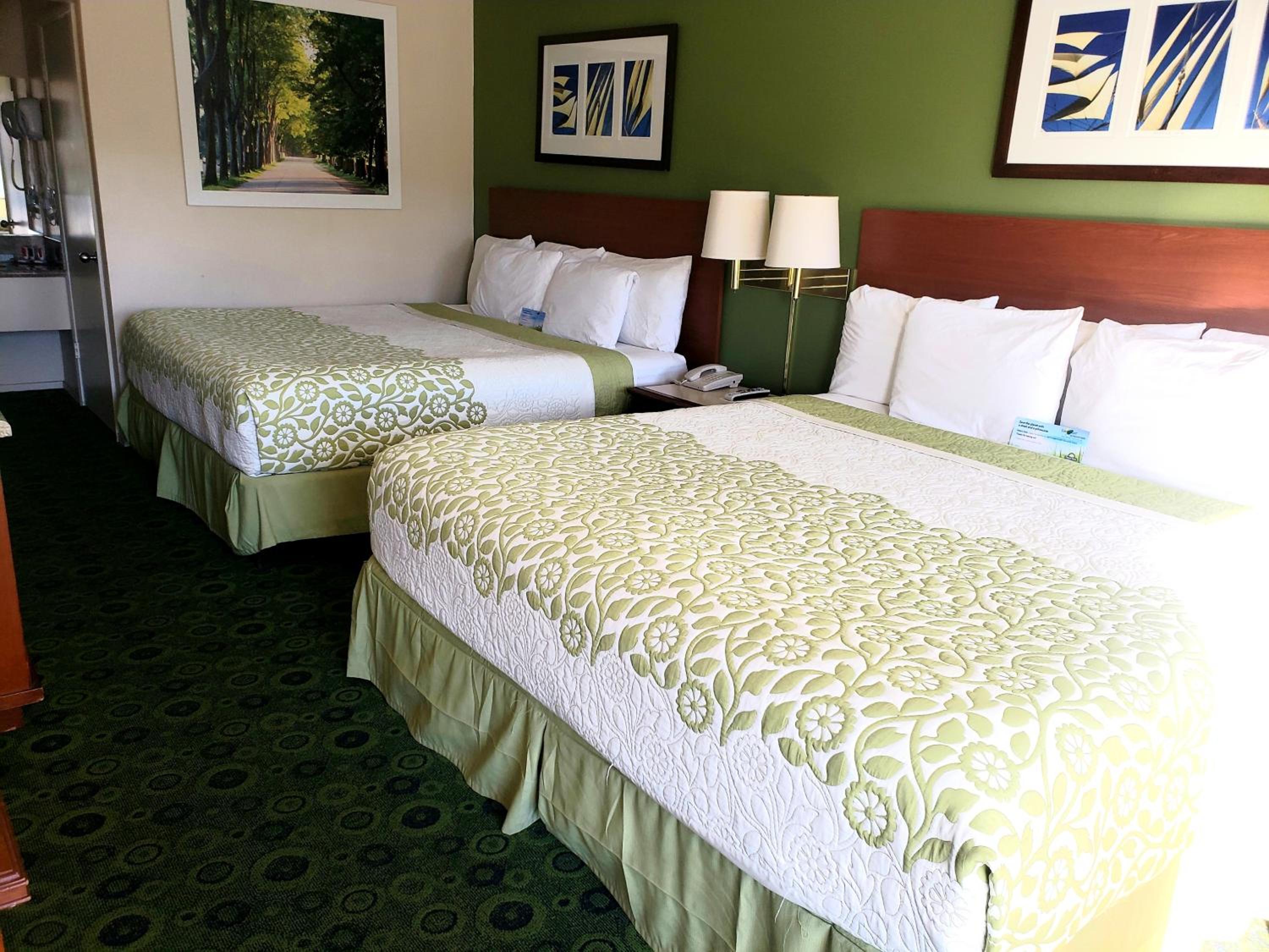 Deluxe King Room - Non-Smoking - Photo 1