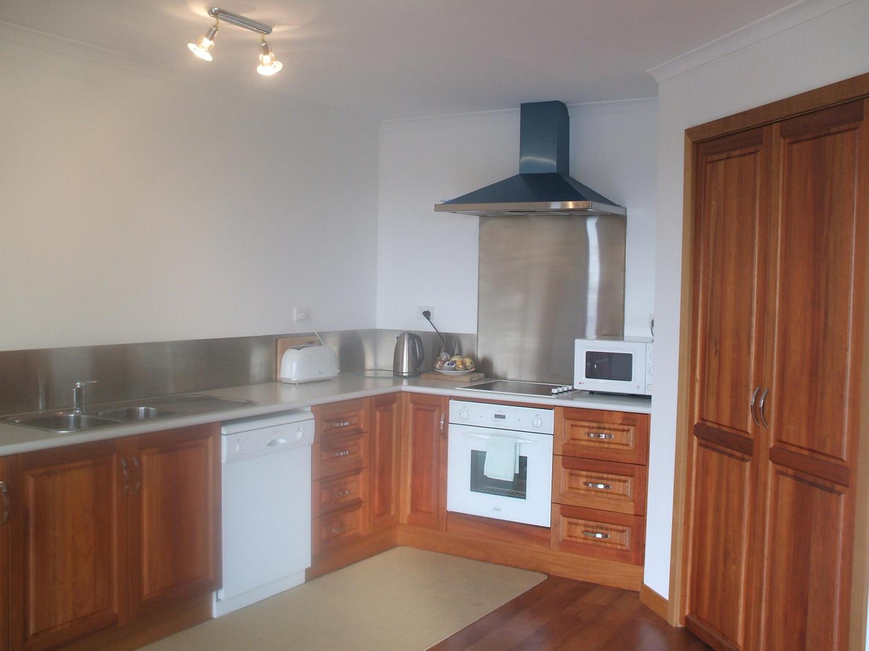 Three-Bedroom Apartment photo 2