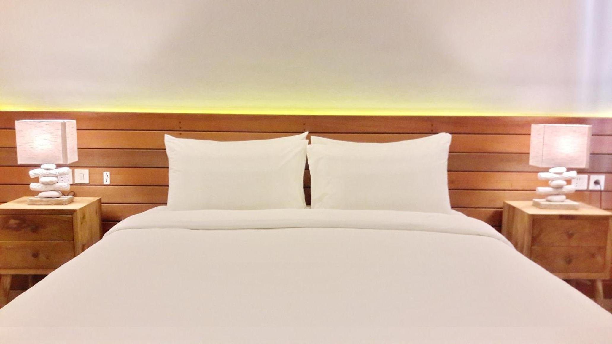 King Room with Pool View - Photo 14