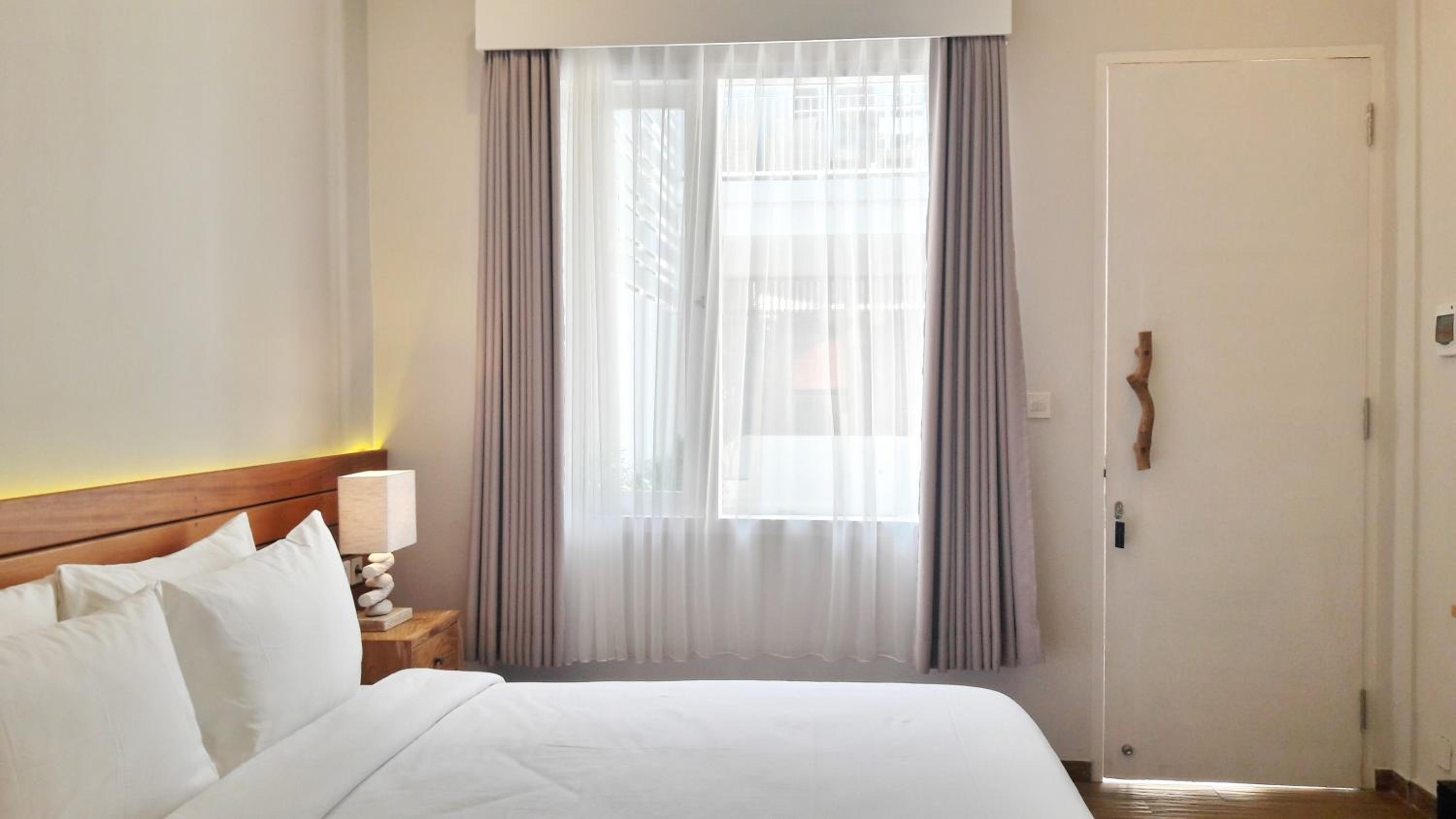 King Room with Pool View - Photo 1