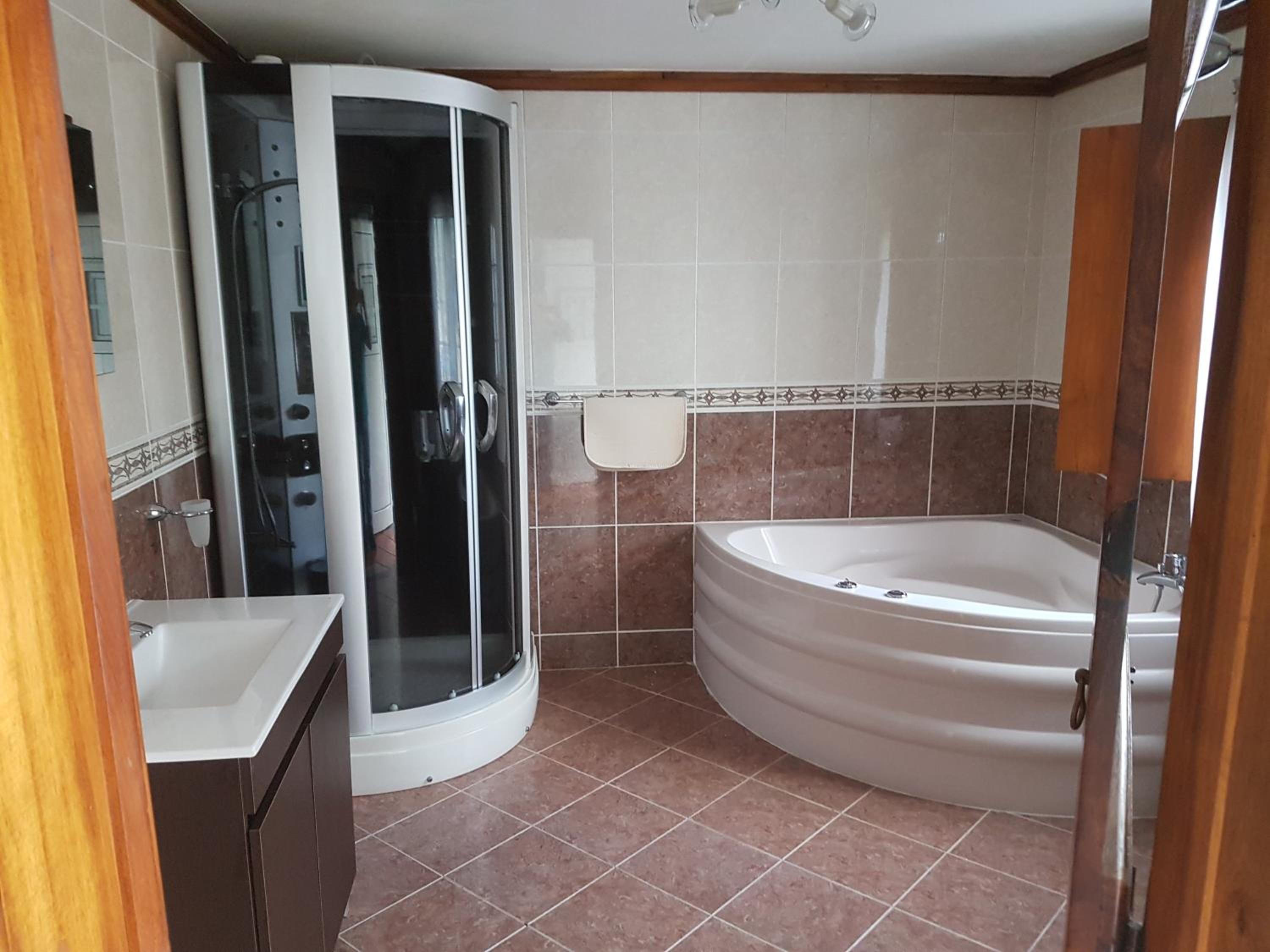 Two-Bedroom House - Photo 2
