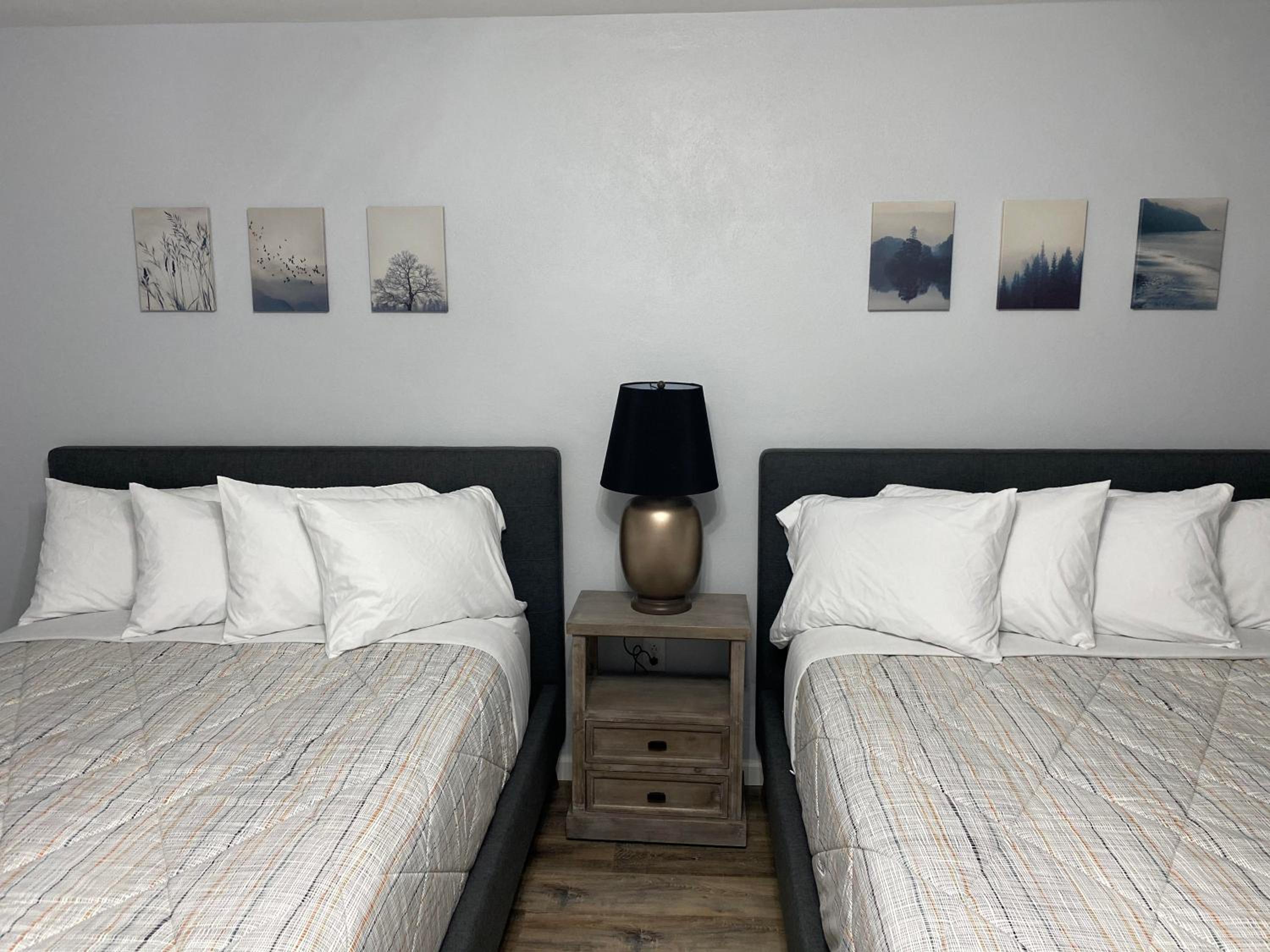Deluxe Queen Room - Photo 8