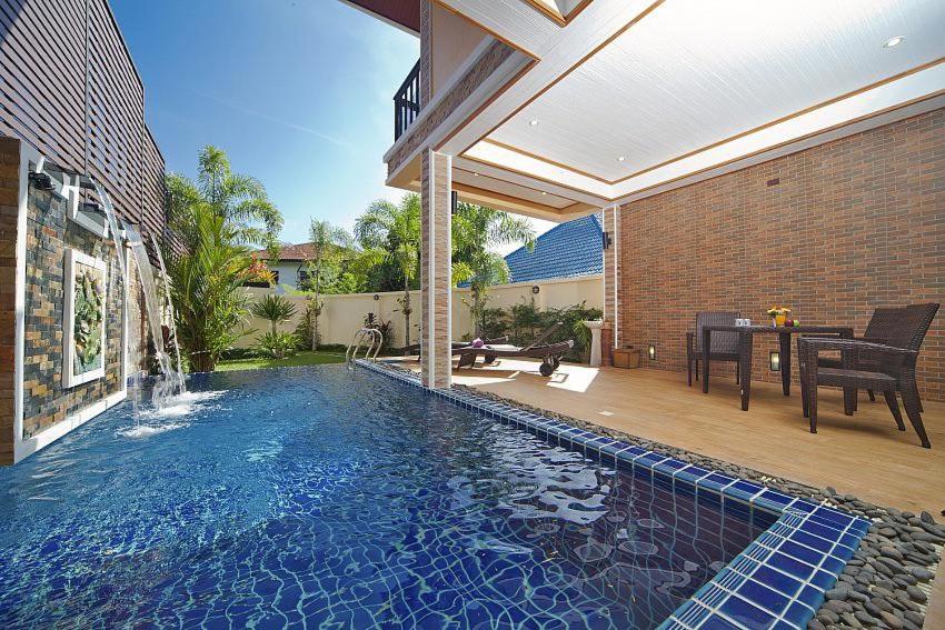 Villa with Private Pool 1 (Four-Bedroom) - Photo 6