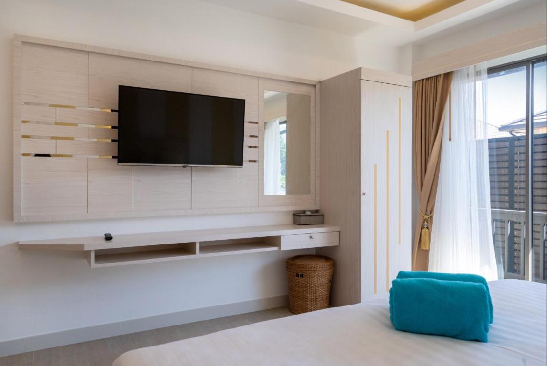 Three-Bedroom Villa - Photo 10