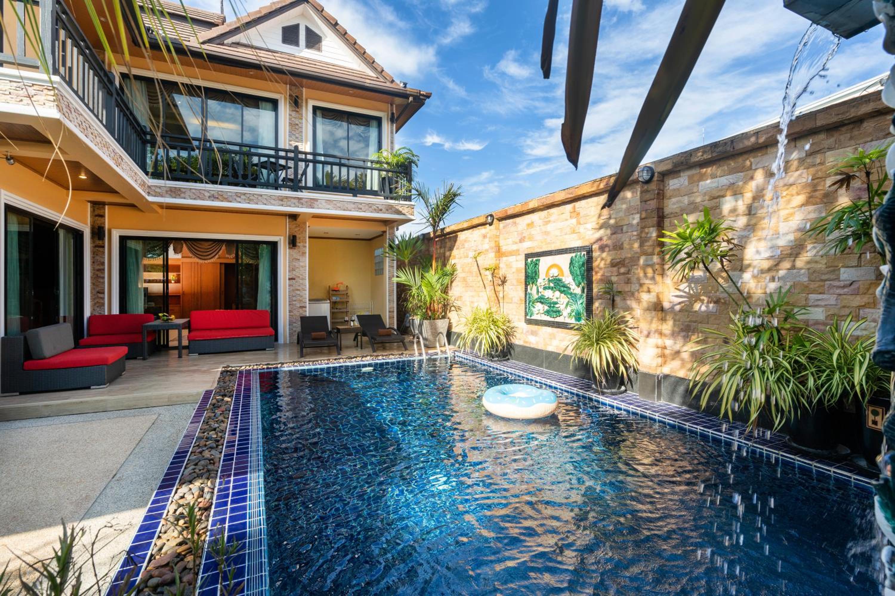 Villa with Private Pool (Three-Bedroom) photo 2