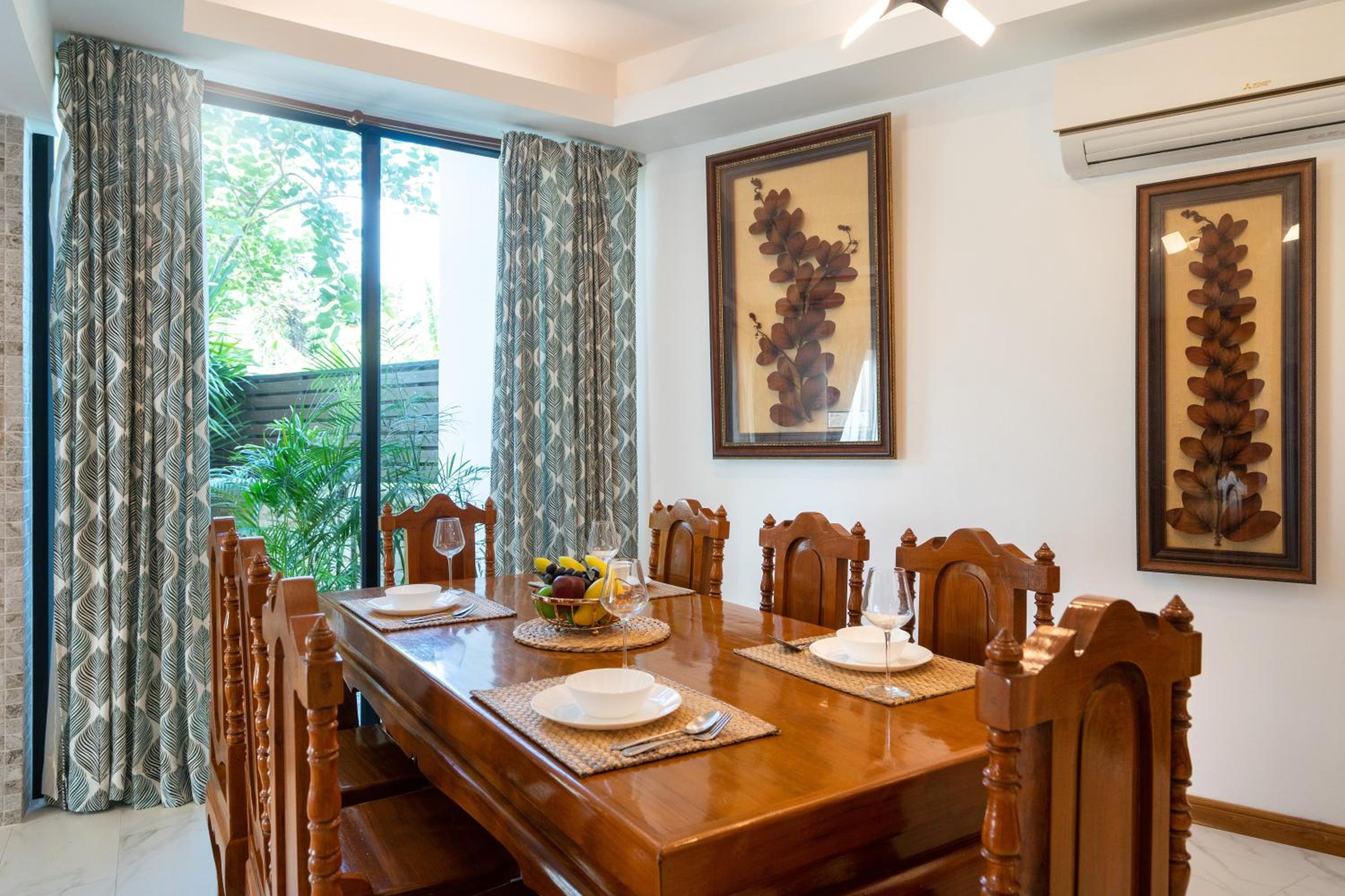 Six-Bedroom House - Photo 7