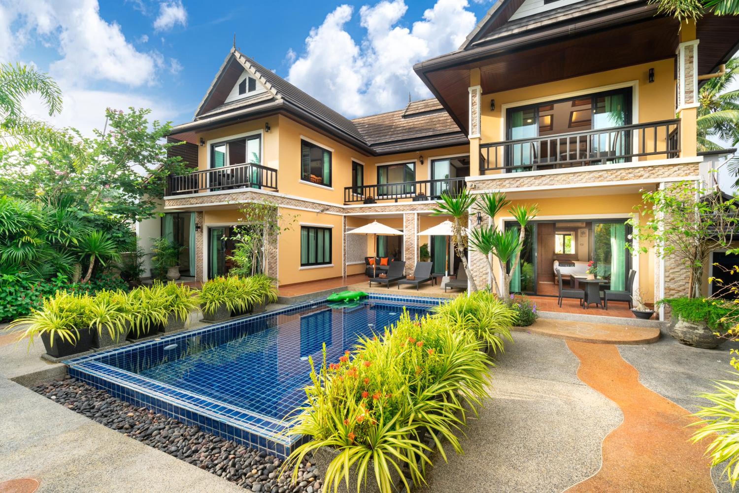 Six-Bedroom House - Photo 17